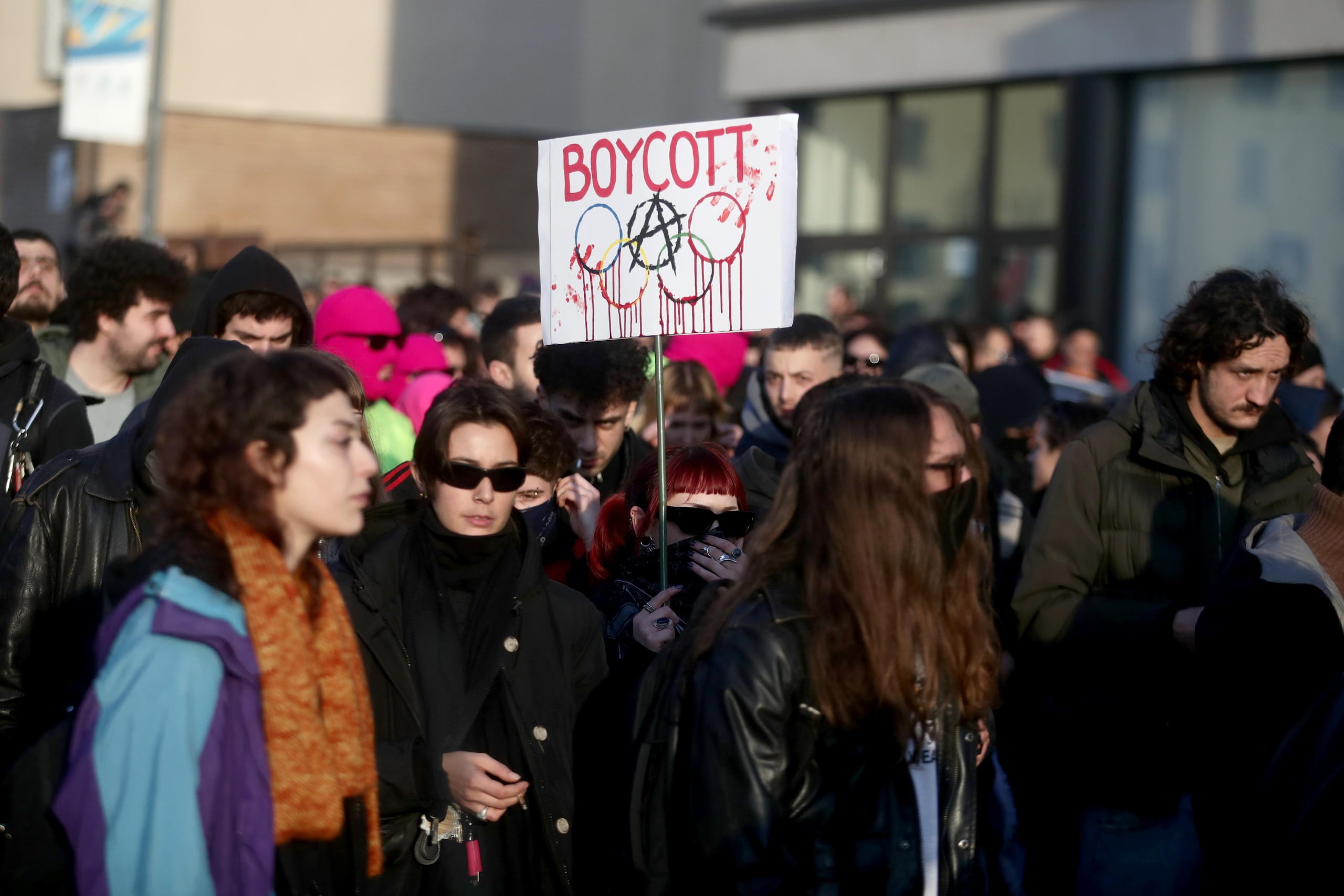 Unas cinco mil personas se han sumado este sábado a una manifestación convocada en Milán.