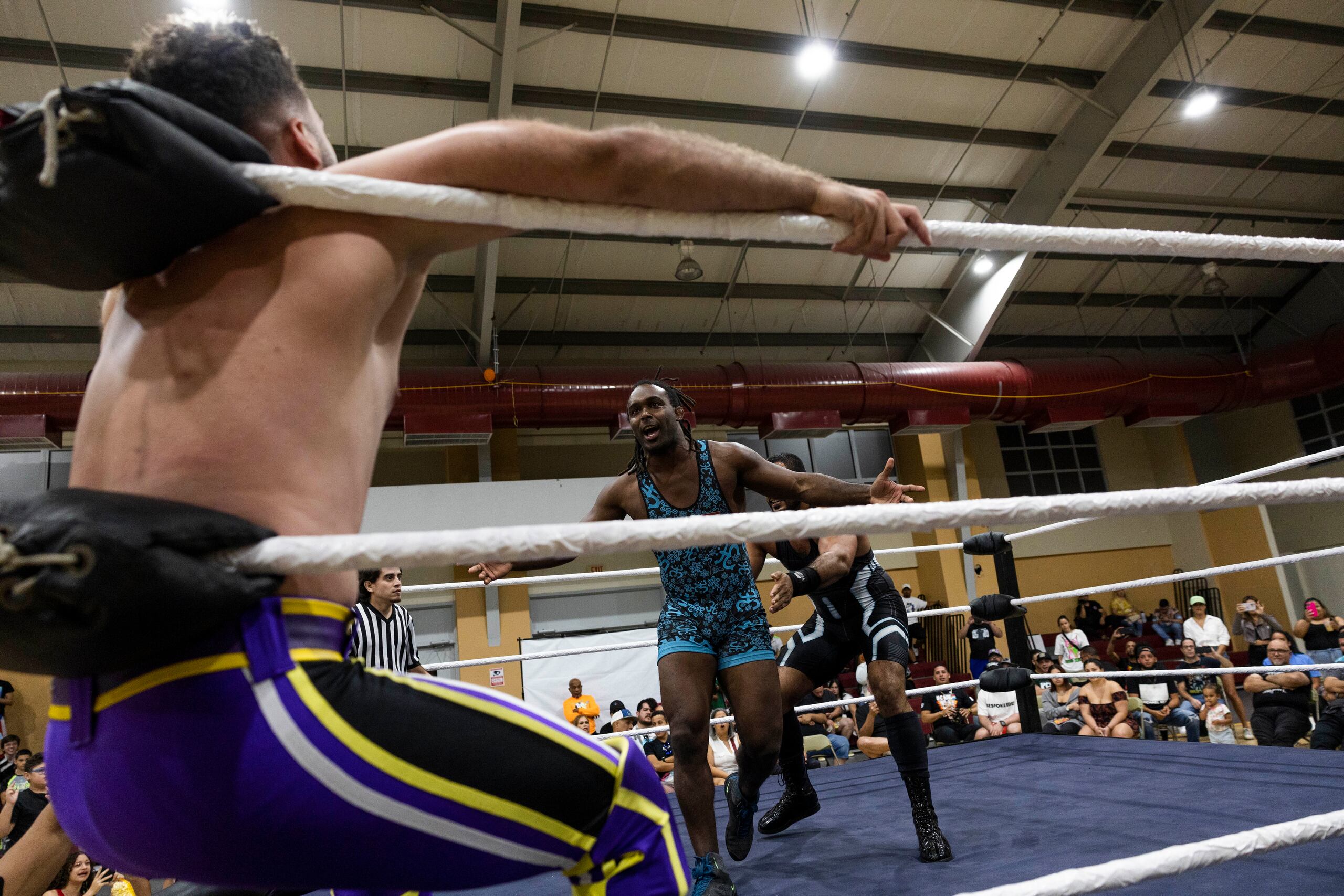 Espinal dejó sorprendido al público que se dio cita a la cancha Nilmarie Santini del Departamento de Recreación y Deportes en Santurce.