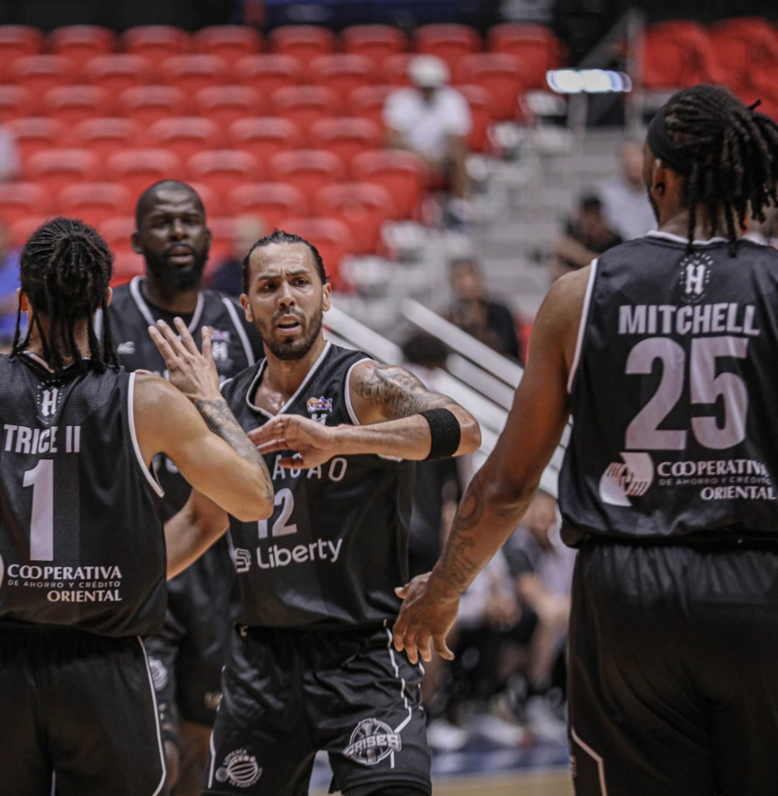 El armador Gaby Belardo jugó con los Grises de Humacao en 2022 y 2023, pero fue enviado a los Capitanes de Arecibo en un cambio. Poco después, volvió a ser trasladado a los Santeros de Aguada.