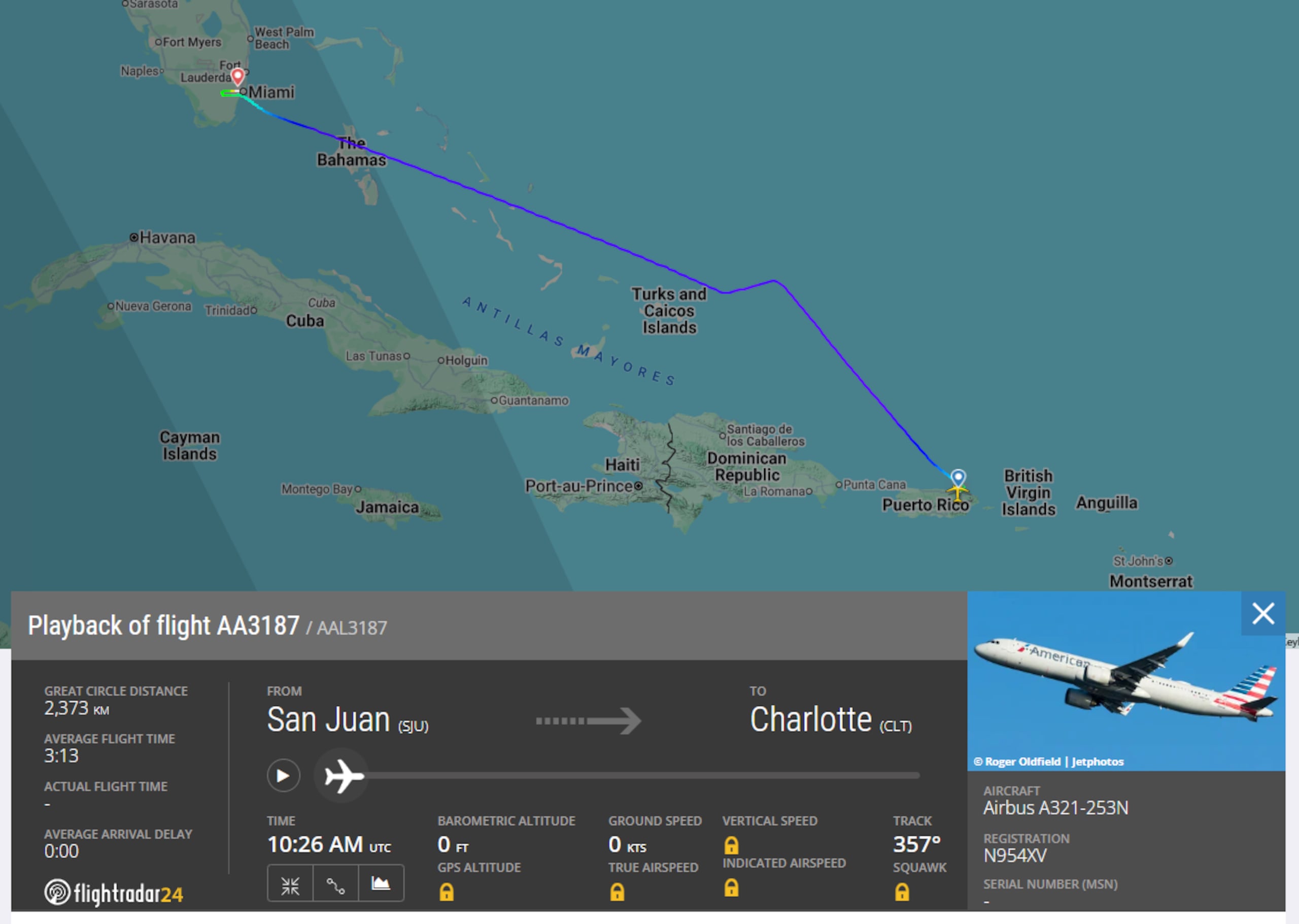 Un vuelo de American Airlines que había despegado del Aeropuerto Internacional Luis Muñoz Marín, en Carolina, con destino a Charlotte, Carolina del Norte, tuvo que ser desviado el martes a Miami tras encontrarse con una fuerte turbulencia que dejó al menos una persona lesionada.
La tripulación del vuelo 3187 declaró una emergencia tras sobrevolar el norte de la República Dominicana y experimentar turbulencia severa, según reportaron WCNC Charlotte y WSVN 7News.