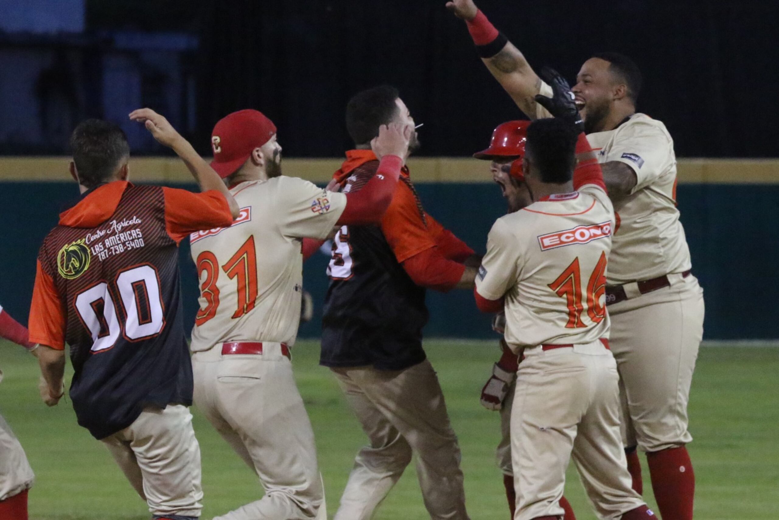 Los campeones defensores celebran su pase a la ronda de los últimos cuatro en la búsqueda del campeón del torneo 2023.
