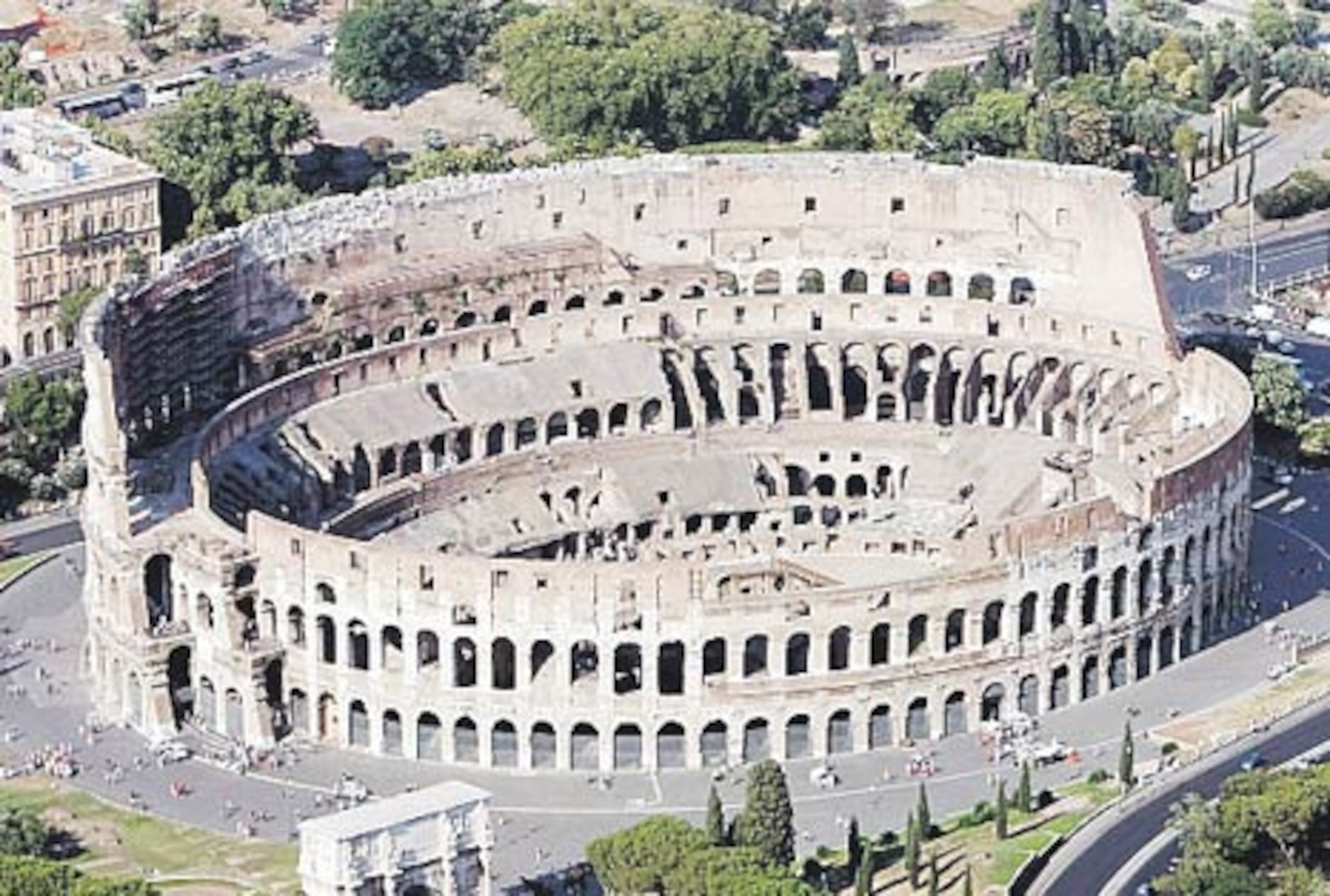Las autoridades italianas desalojaron hoy el Coliseo de Roma al encontrar bajo uno de los arcos que componen la galería externa del monumento una lata sospechosa, que finalmente resultó inofensiva. (Archivo)