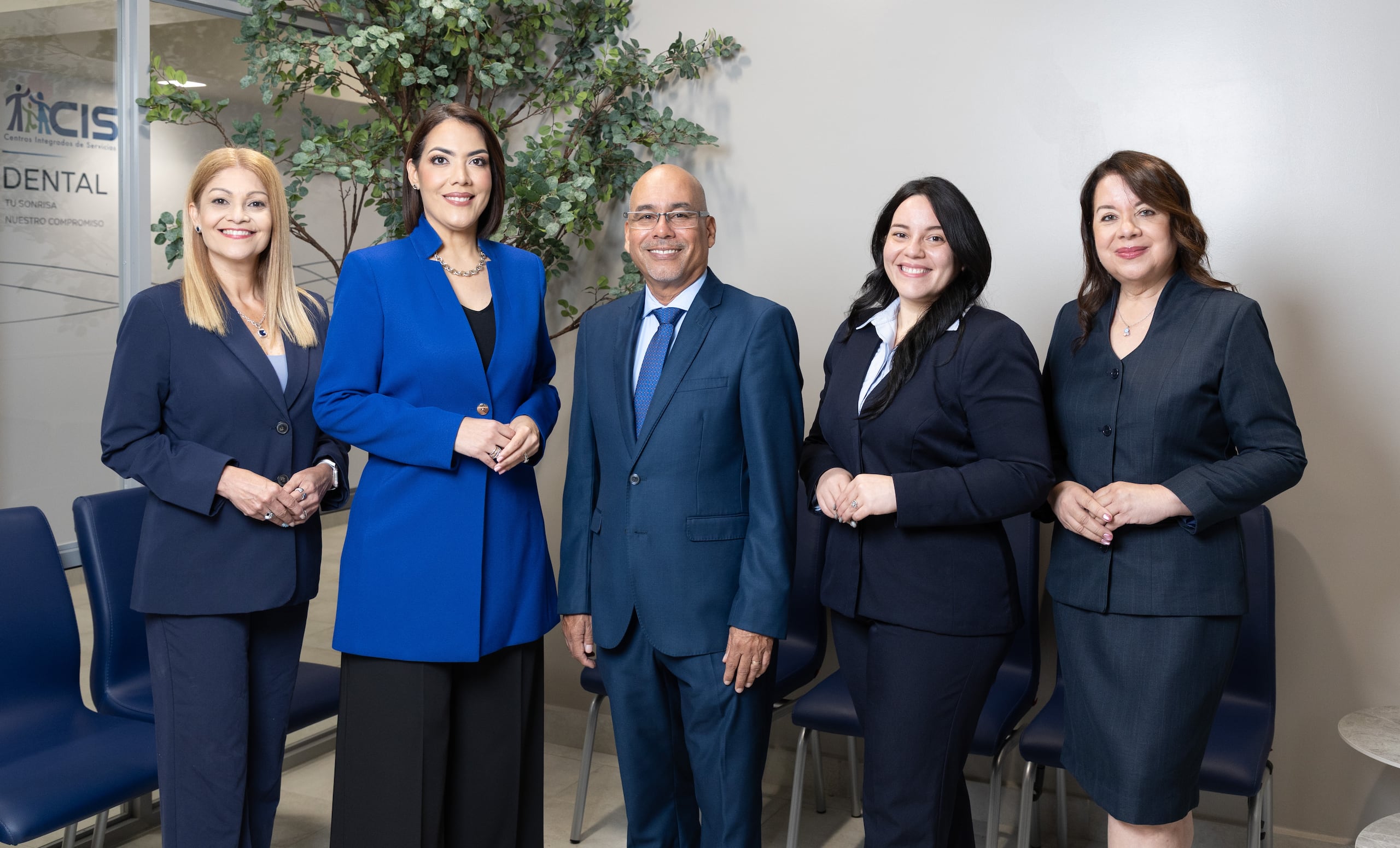 Desde la izquierda: doctora Tanya Ortiz Hernández, directora médica; licenciada Damaris Rodríguez Mercado, directora ejecutiva; John Rojas Vélez, presidente de la Junta de directores; Jeannelin Ramírez Rodríguez, directora de Operaciones; y María del Pilar Lugo Delgado, directora de Finanzas.
