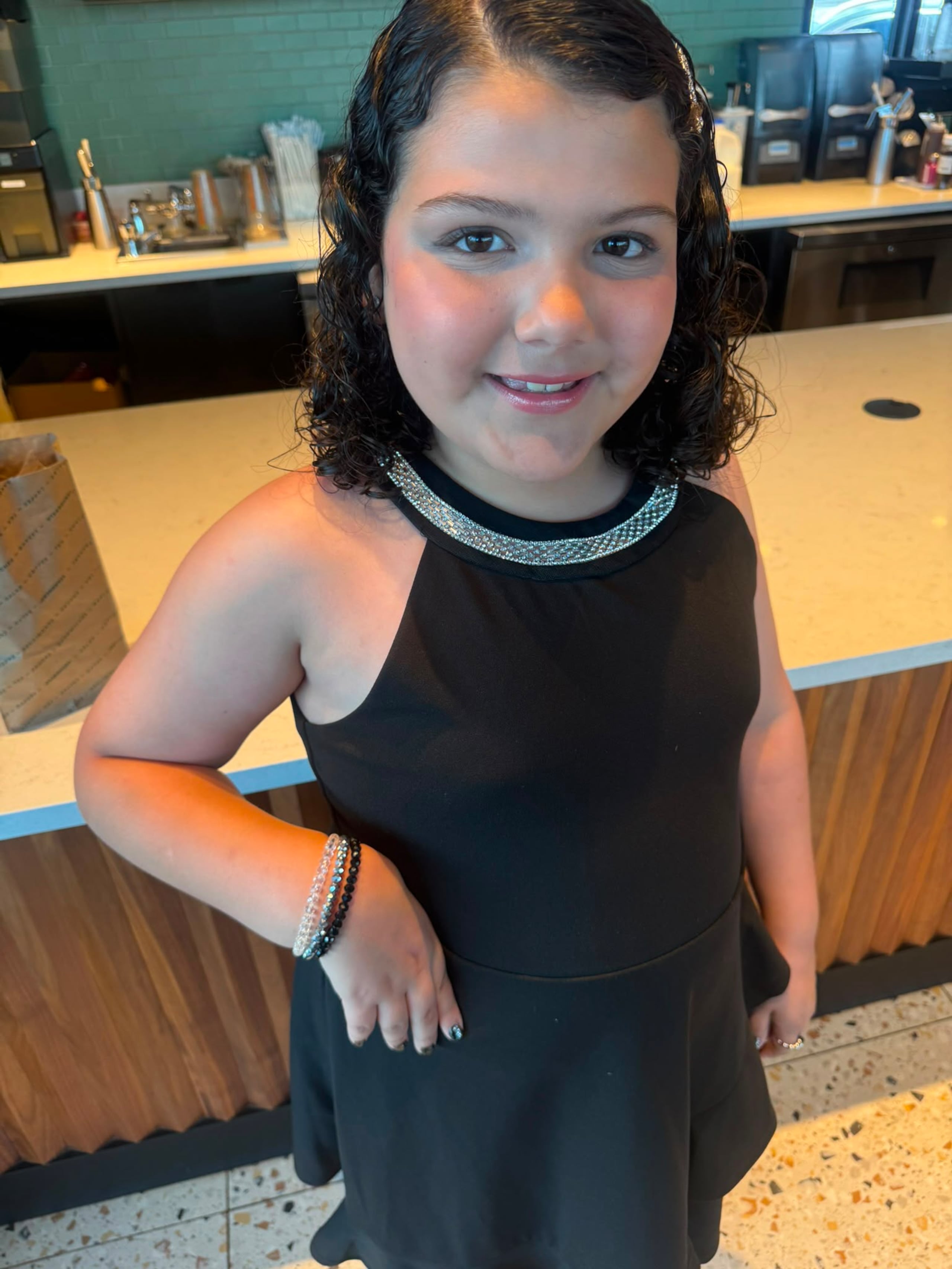 La niña Gaia Rivera Colón, de 9 años, representará a Puerto Rico con sus diseños de moda en Colombia.