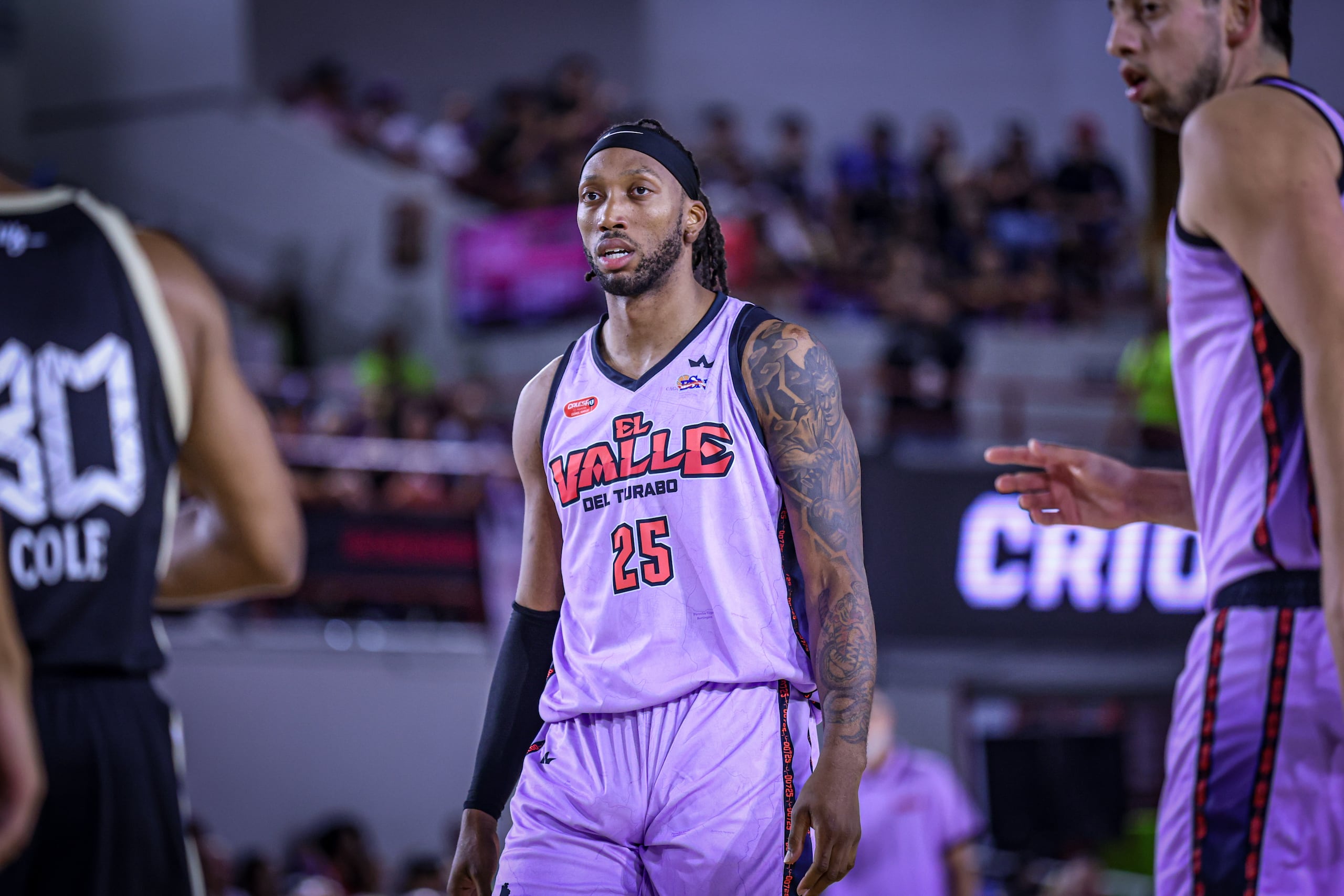 Akil Mitchell, refuerzo de los Criollos de Caguas, durante el primer juego de la serie final del BSN.
