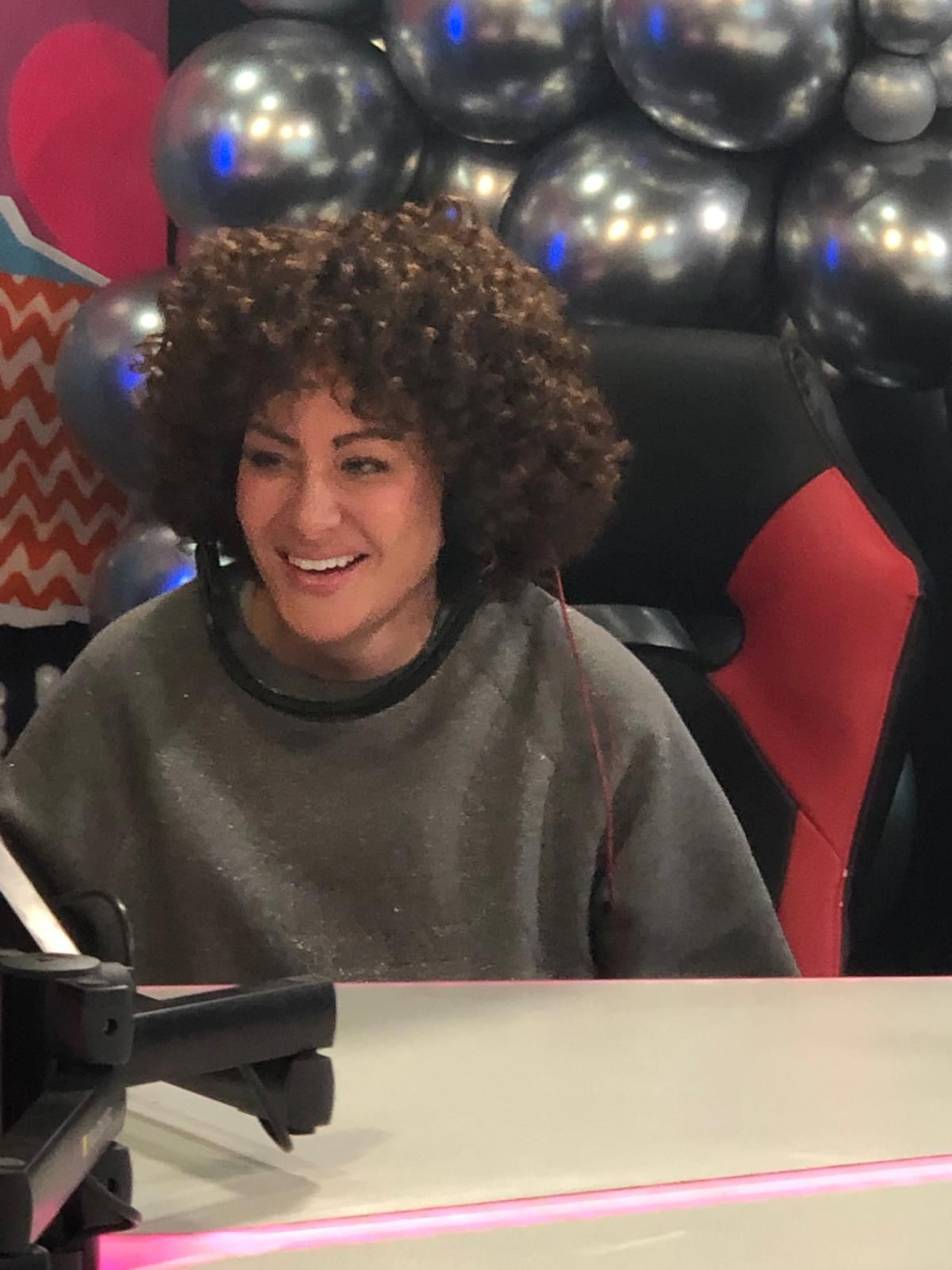 Angelique Burgos regresó al programa radial luego de su salida en el verano.