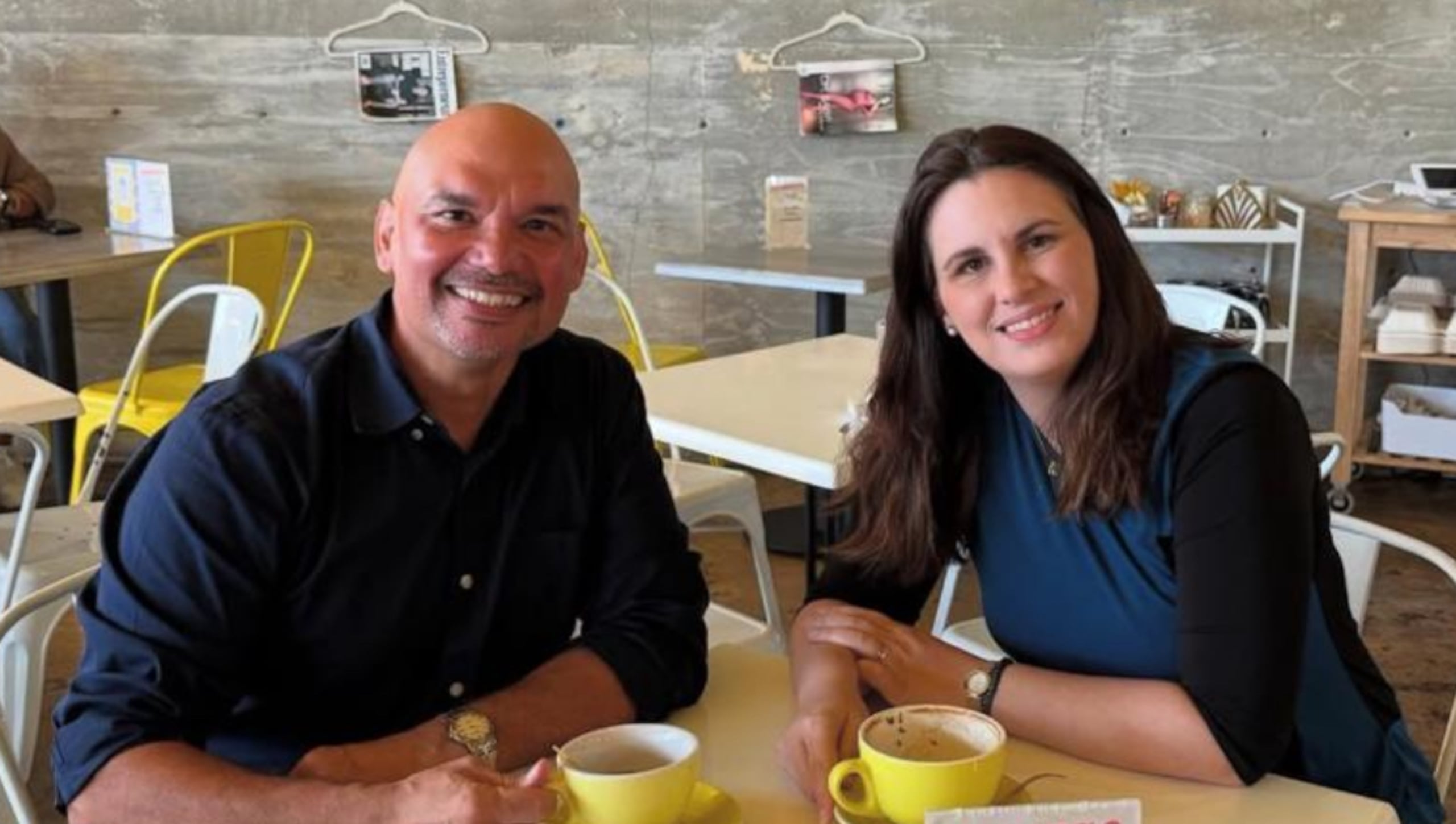 Eric Rossner junto a la senadora popular Ada Álvarez Conde.
