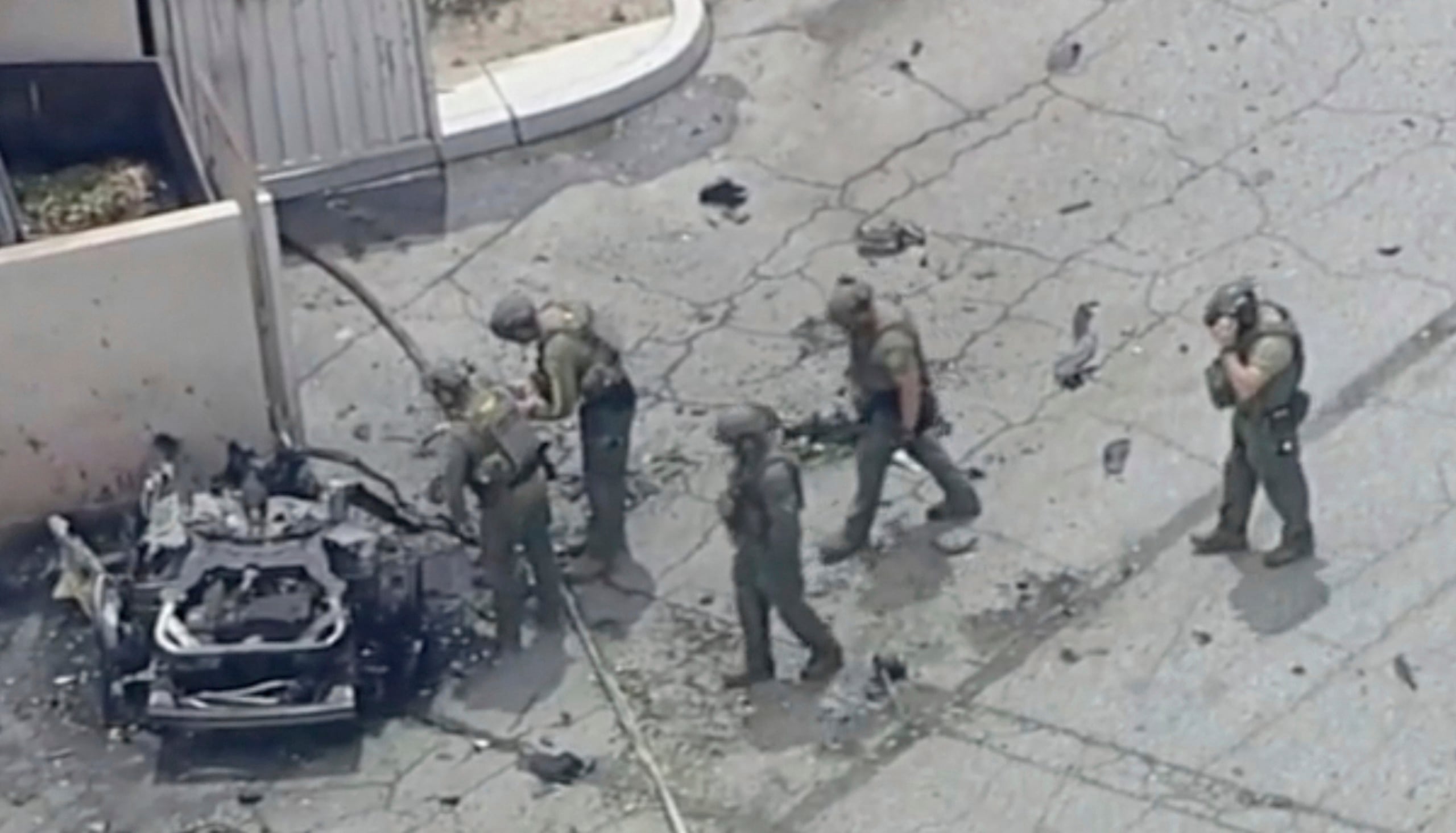 La policía investiga la explosión en Palm Springs, California, el 17 de mayo del 2025. (ABC7 Los Angeles via AP)