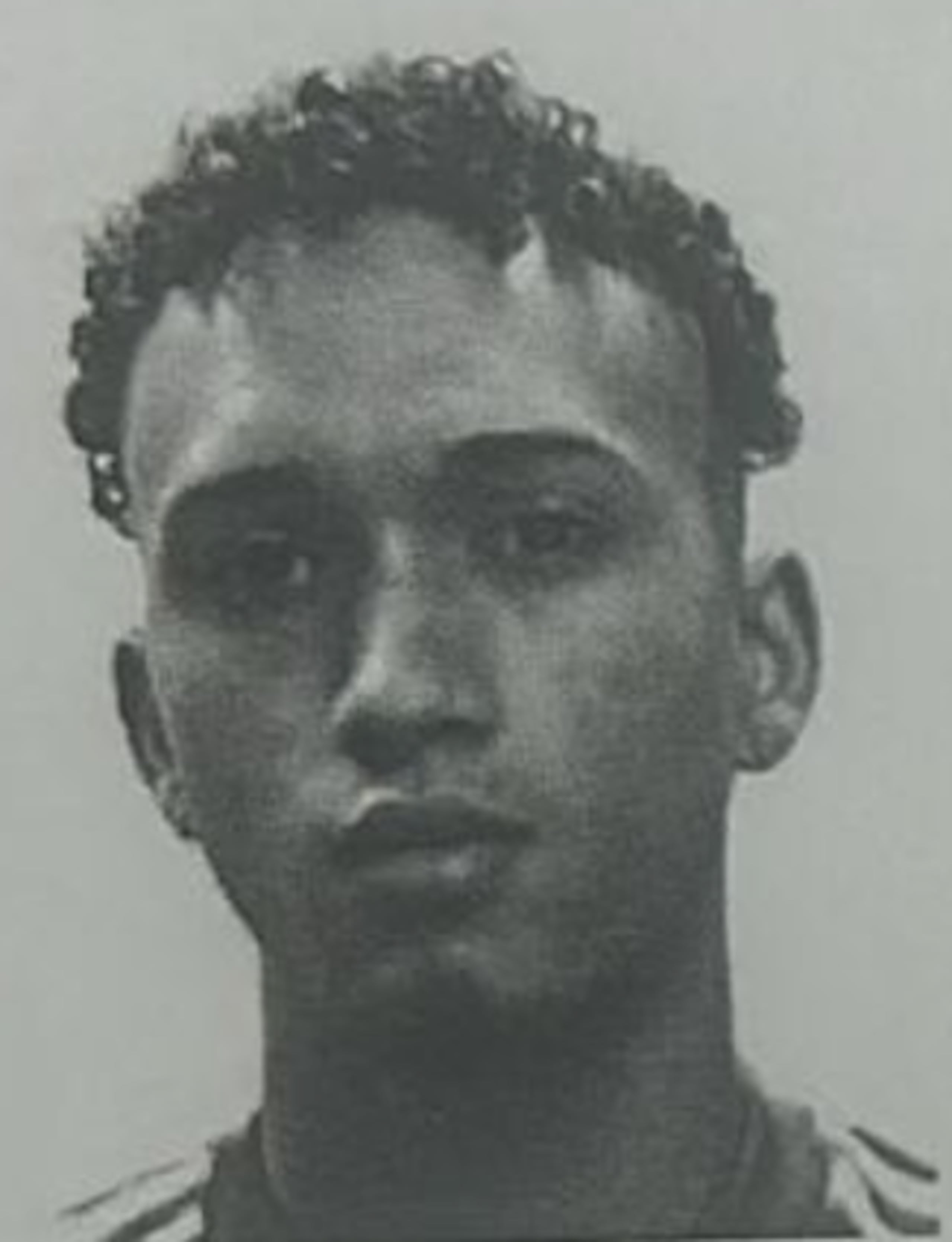 Eduardo I. Reyes Olea, fue acusado en ausencia por cargos de asesinato, tentativa de asesinato y violación a la Ley de Armas y se expidió una orden de arresto con una fianza de $2.4 millones. Si conoce su paradero llame al (787) 343-2020.