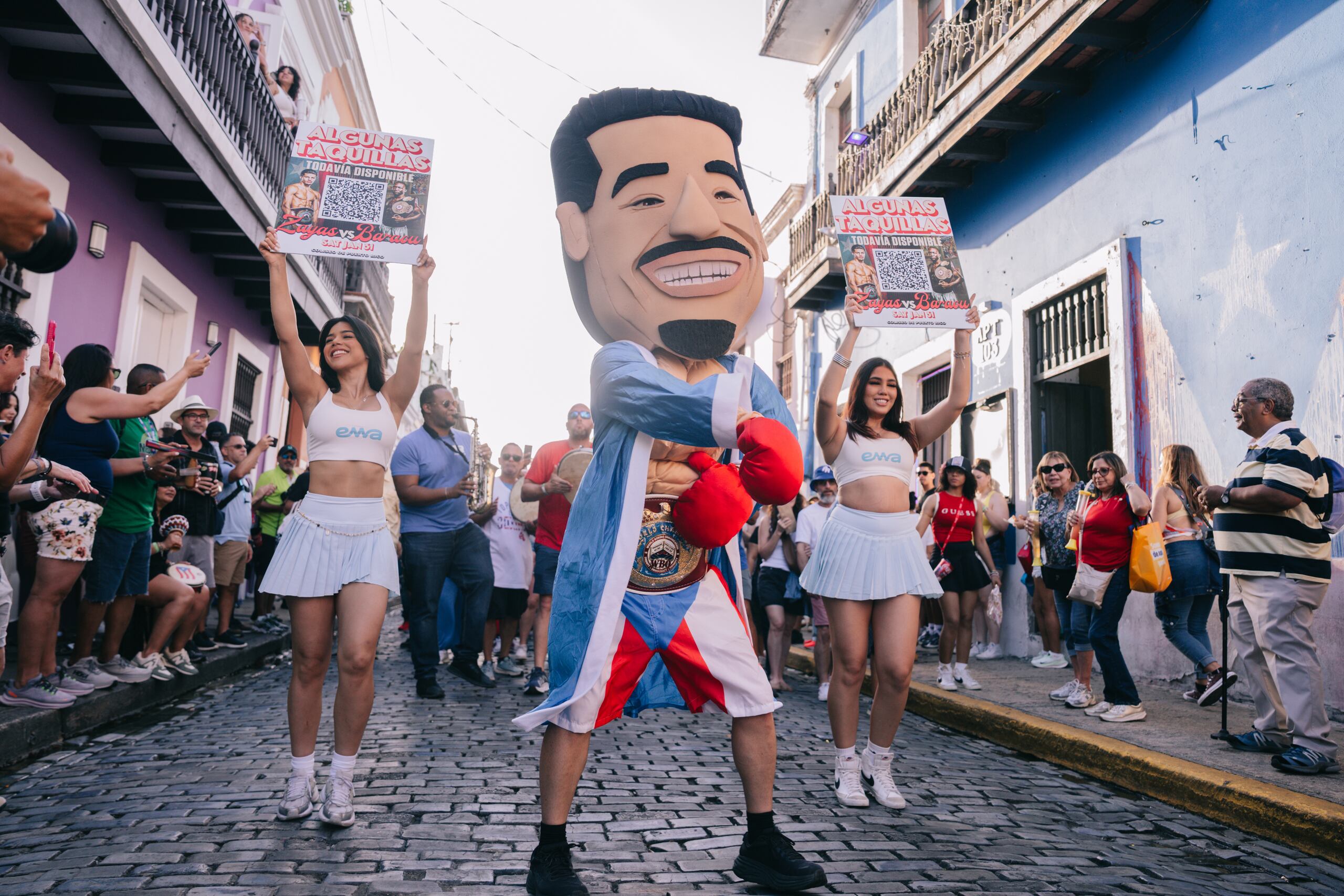 Cabezudo de Xander Zayas en las Fiestas de la Calle San Sebastián.