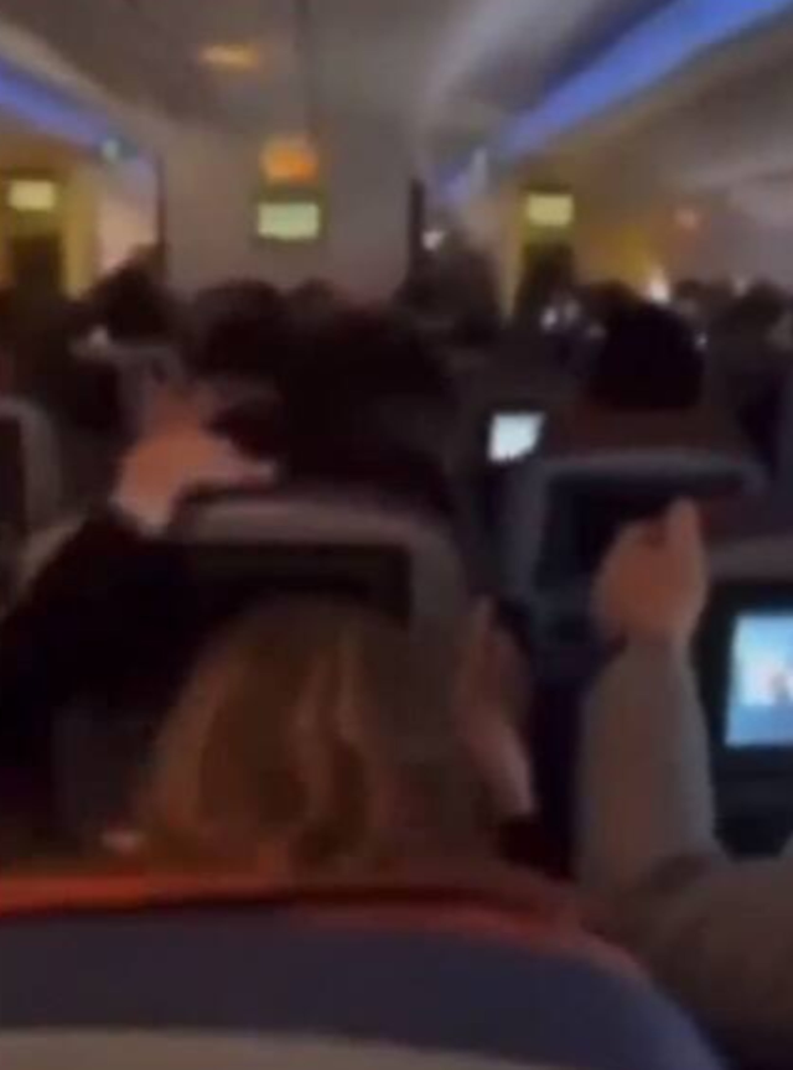 Según informó el servicio de prensa de la aerolínea a la agencia RIA Novosti, durante el vuelo SU1731 del 24 de noviembre de 2023, el avión entró en una zona de fuerte turbulencia impredecible, conocida como “turbulencia en cielo despejado”.