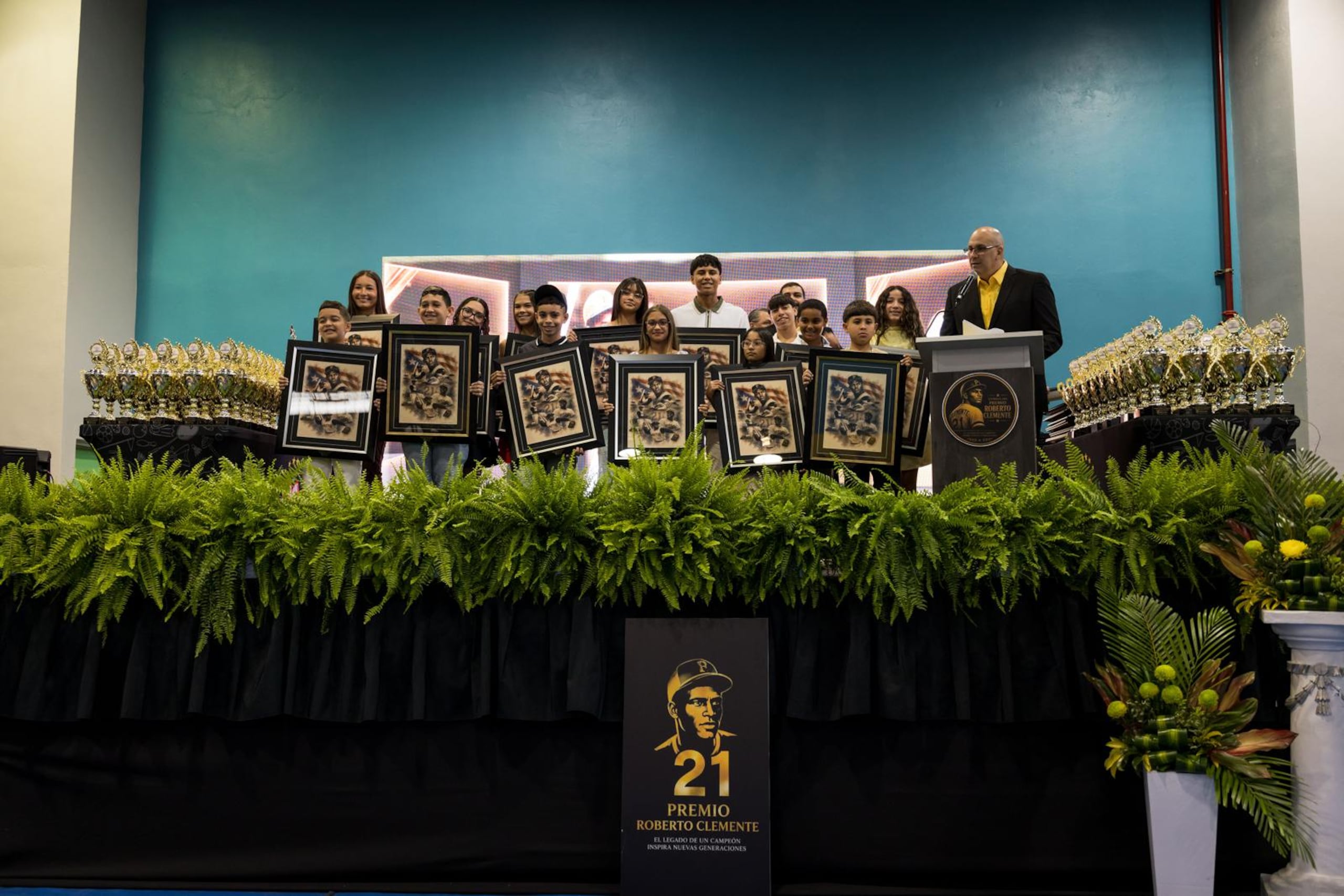 Algunos de los jóvenes galardonados durante la gala que se celebró n Ponce.
