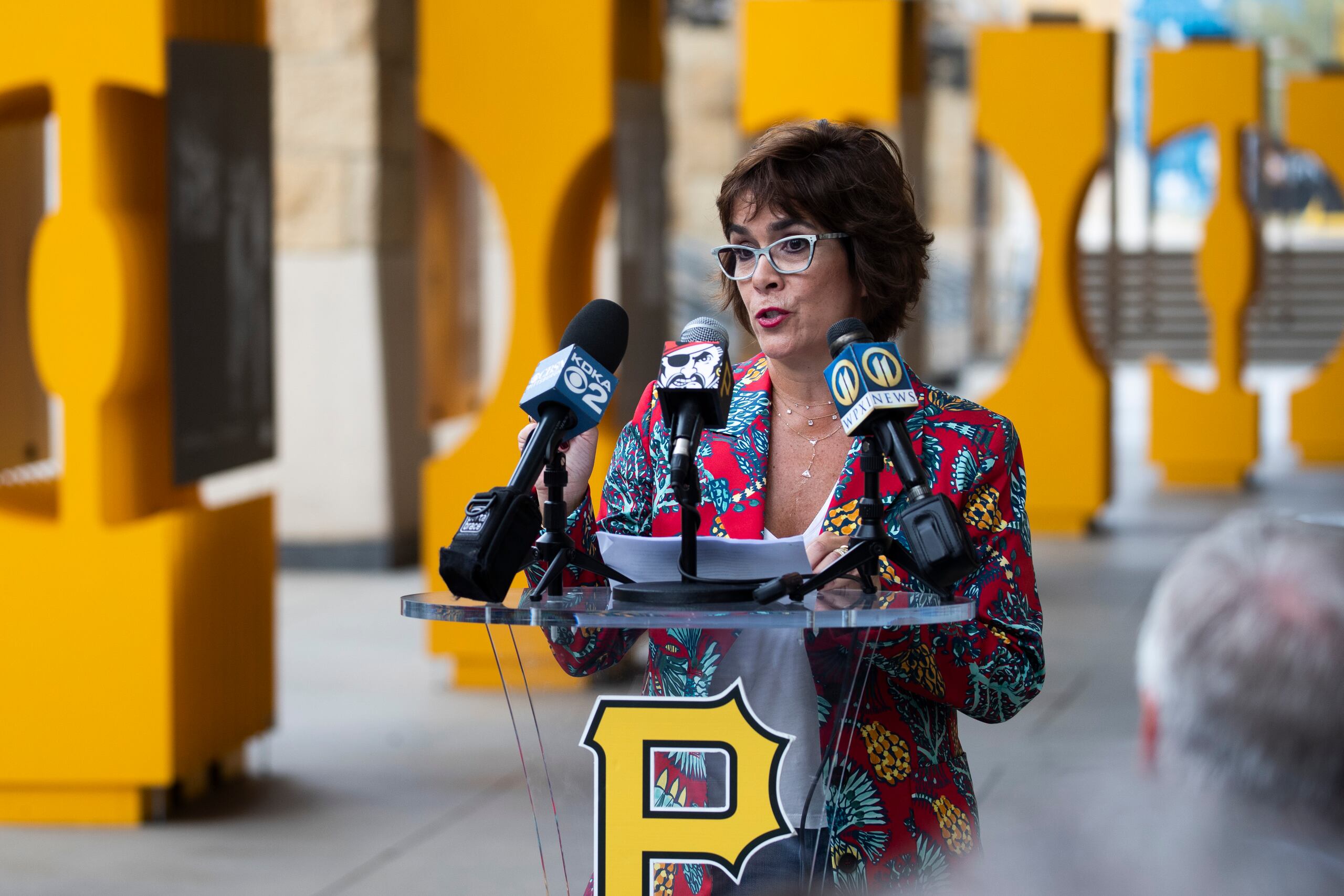 En la foto, la presidenta de la junta de directores de GFR Media, María Eugenia Ferré Rangel, en la conferencia de prensa de los Pirates de Pittsburgh en conjunto con GFR Media.