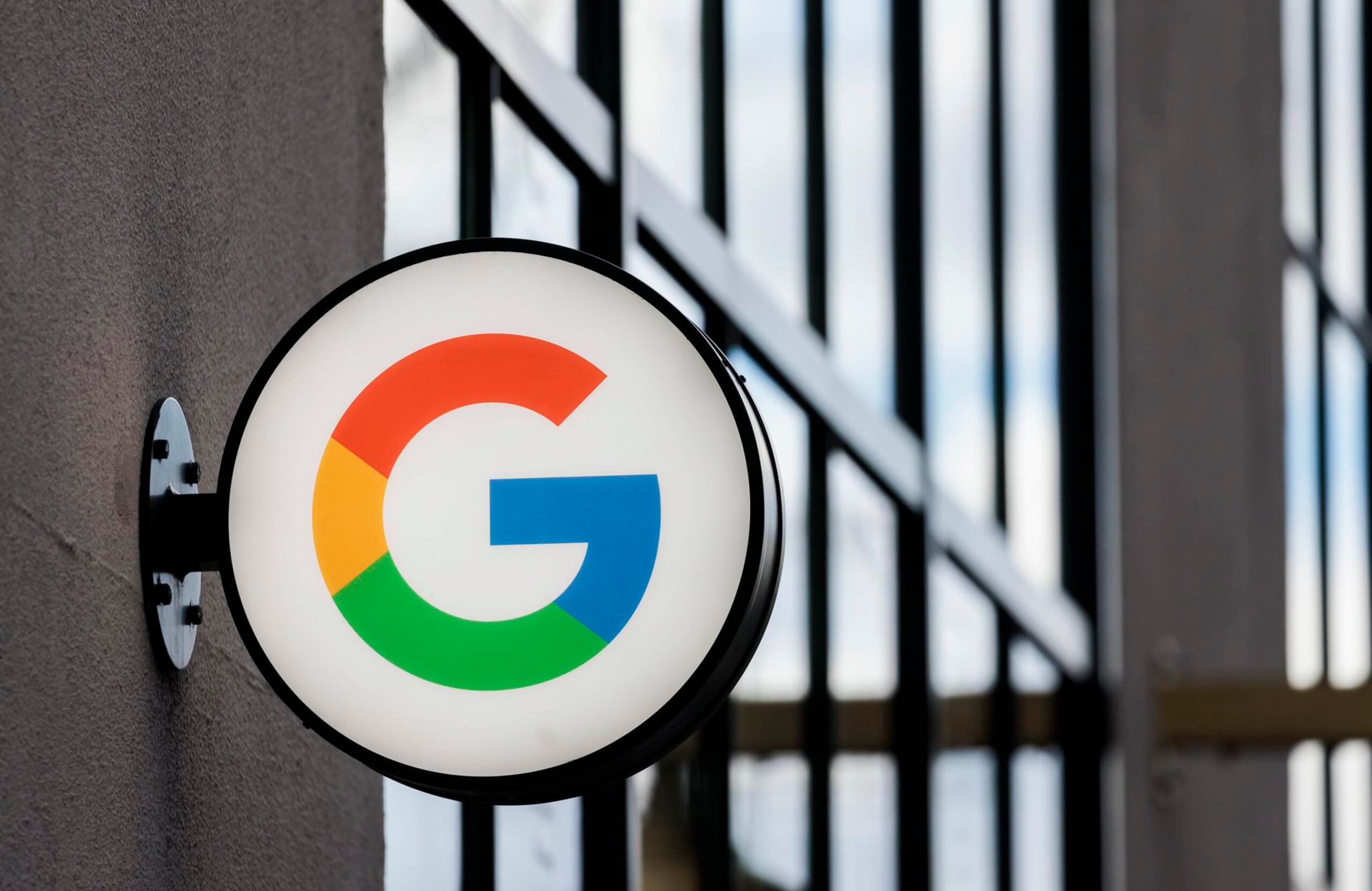 Google disputó enérgicamente la demanda hasta que la jueza federal de distrito Yvonne Gonzalez Rogers rechazó una petición de desestimar el caso.