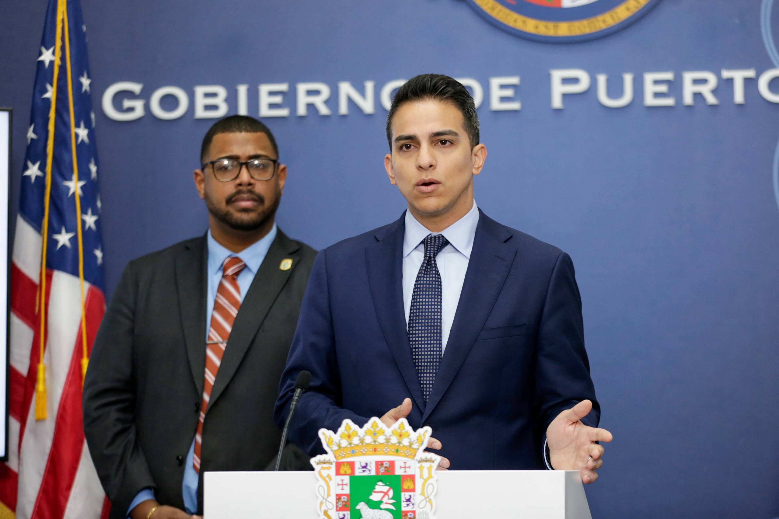 El secretario de Hacienda, Ángel Pantoja, (en la foto junto secretario de Asuntos Públicos, Jean Peña Payano), recordó que pronto estarían dando detalles sobre los centros de servicio para asistir a los contribuyentes en la preparación y radicación de sus planillas.
FOTO SUMINISTRADA