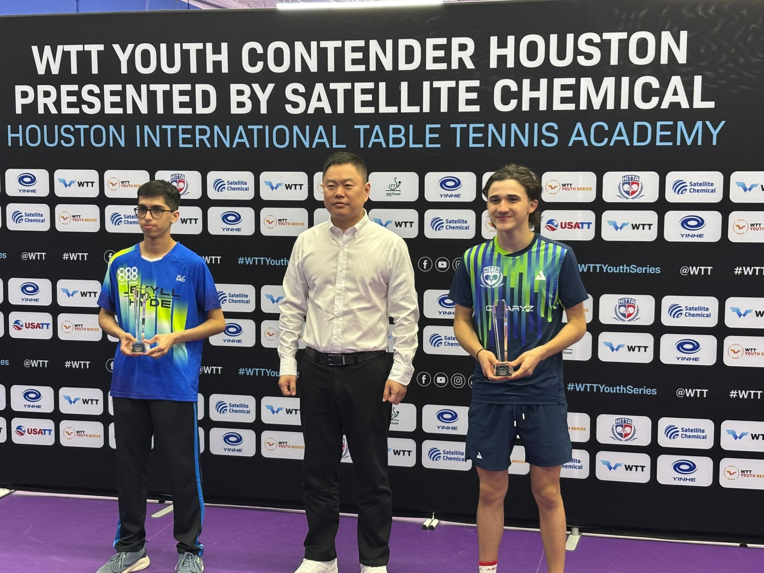 El boricua Enrique Ríos (tercero de izquierda a derecha).