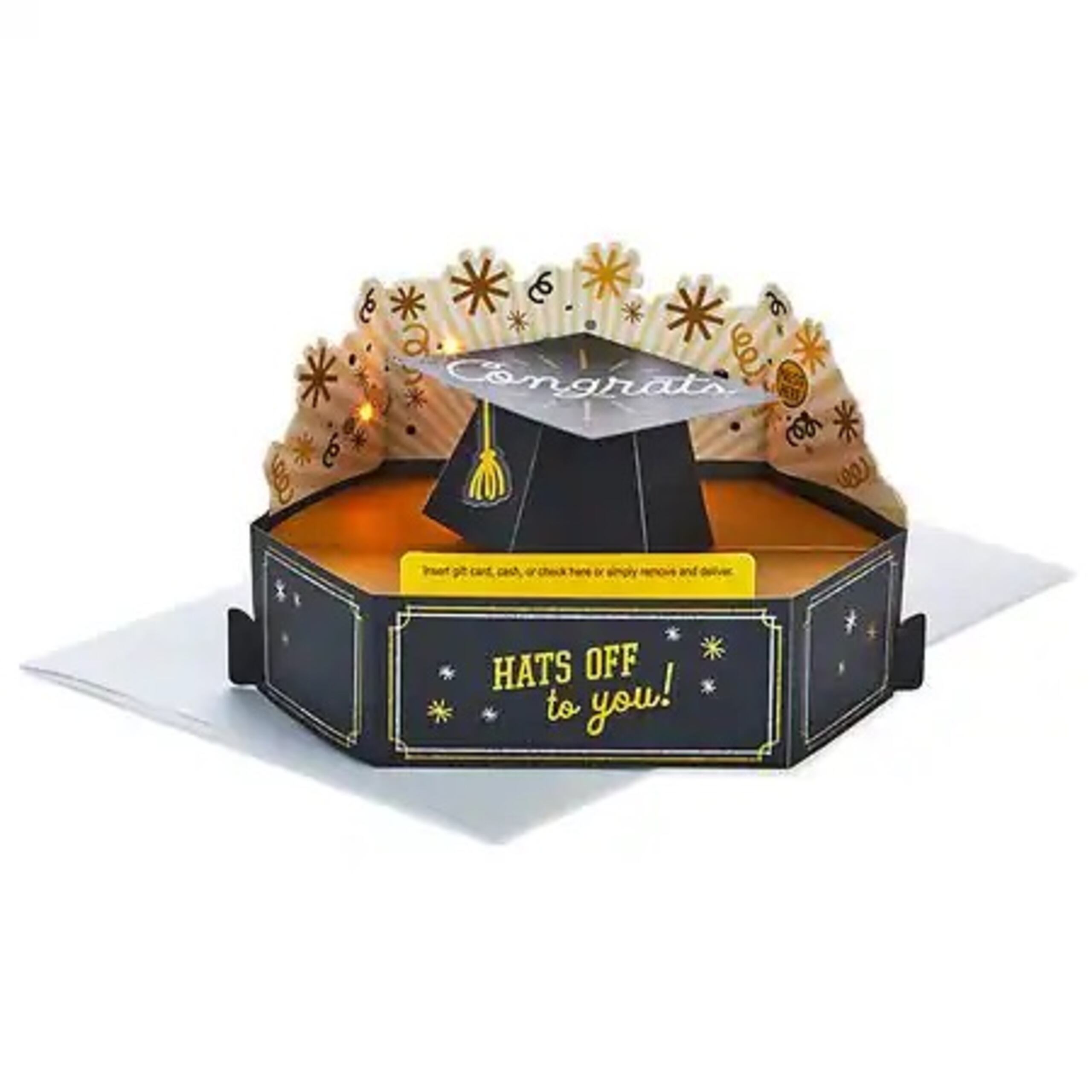 ¿No sabes qué regalar? Ve a la farmacia o tienda más cercana y escoge una postal de la marca Hallmark divertida y llamativa. En ella, escríbele palabras que reflejen el orgullo y la esperanza que sientes en este momento. Si tu situación económica te lo permite, añade una tarjeta de regalo o dinero en efectivo para que compre lo que desee.
