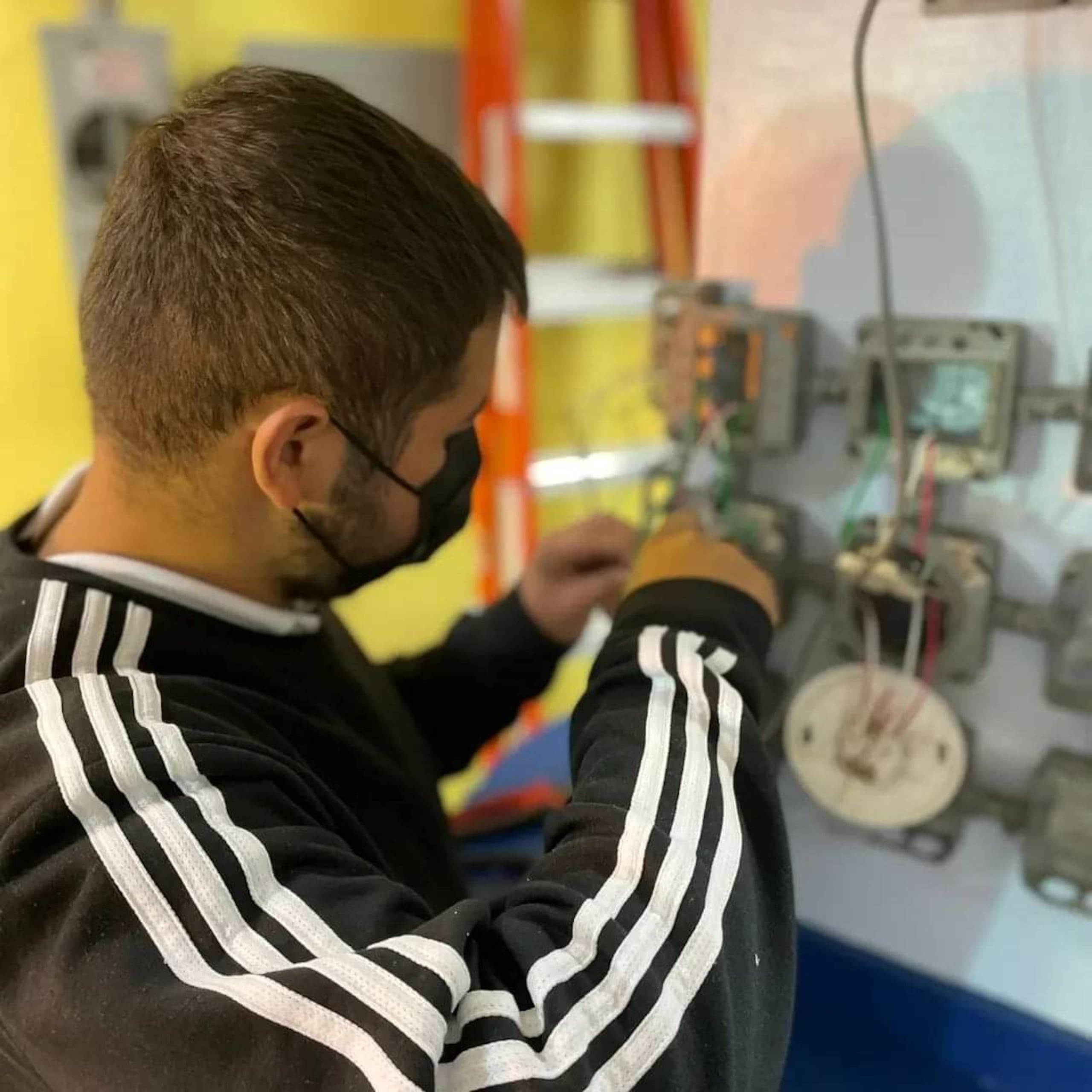 Electricidad es otro de los cursos a completar.