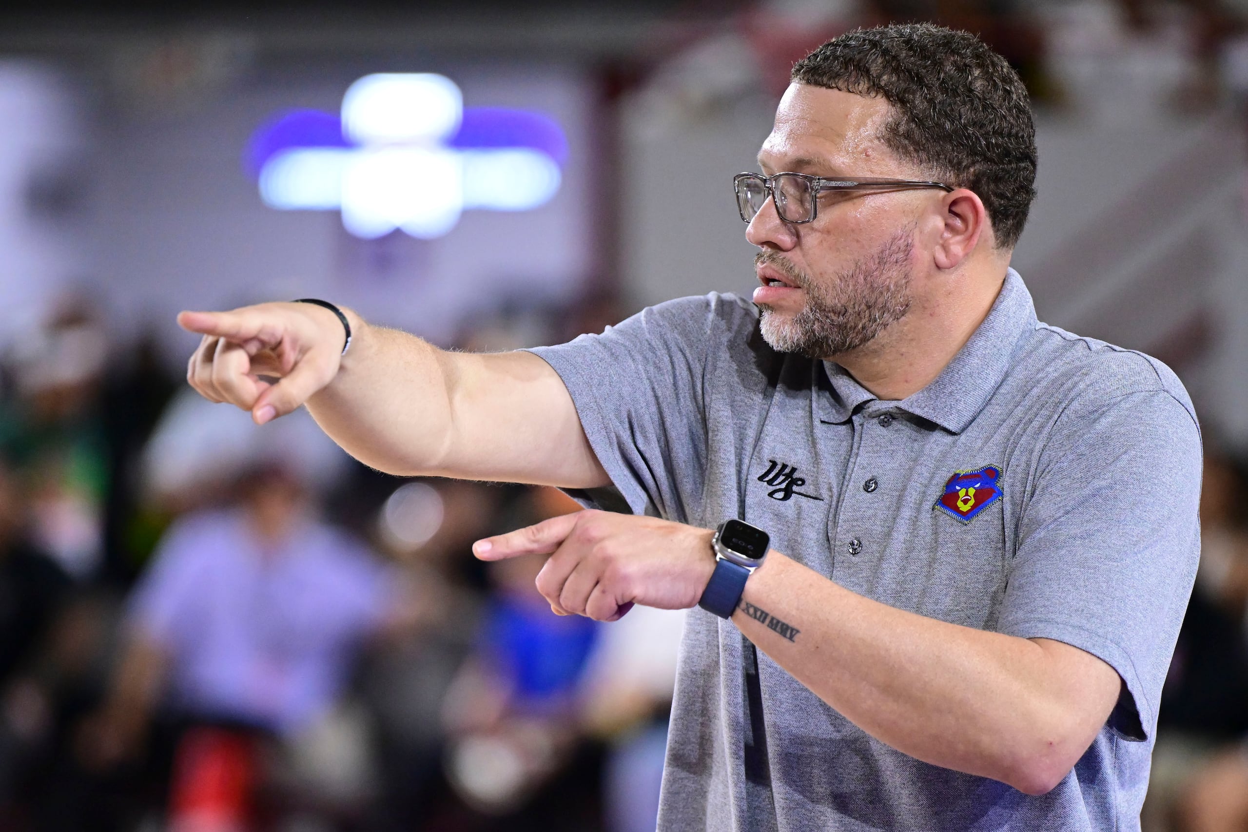 El dirigente Iván Ríos durante la final 2023 del Baloncesto Superior Nacional (BSN) con los Osos de Manatí.