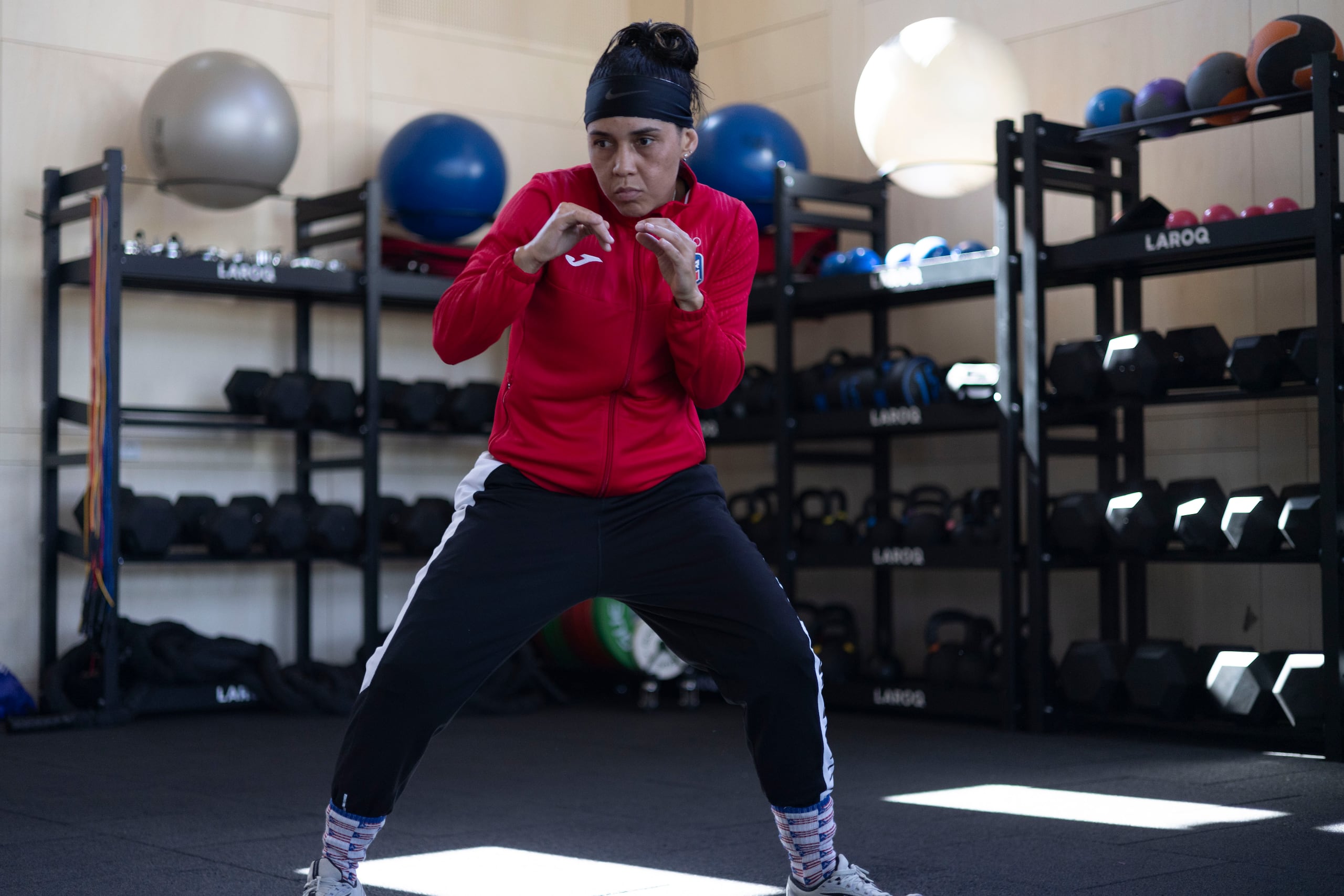 Ashleyann Lozada entrenando en un centro deportivo en la ciudad de Dijon, Francia.