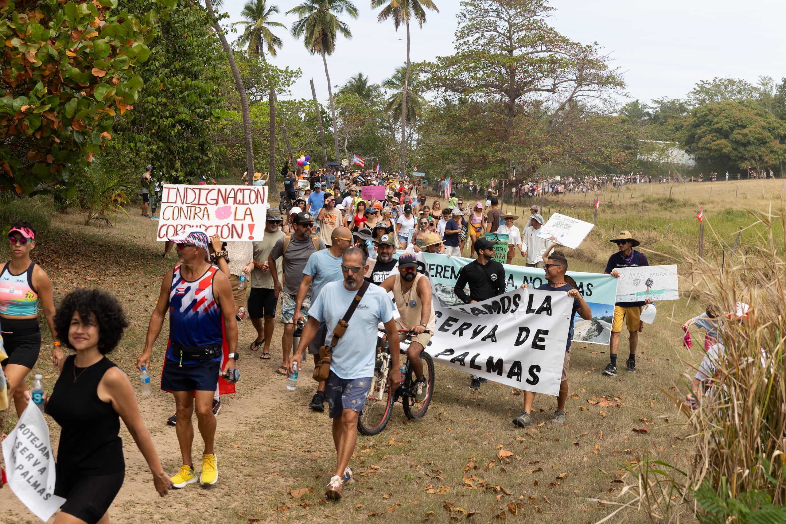 Manifestación del 22 de marzo en oposición a vía para ciclistas alegando que se debe hacer un deslinde actualizado debido a los cambios radicales en las costas.