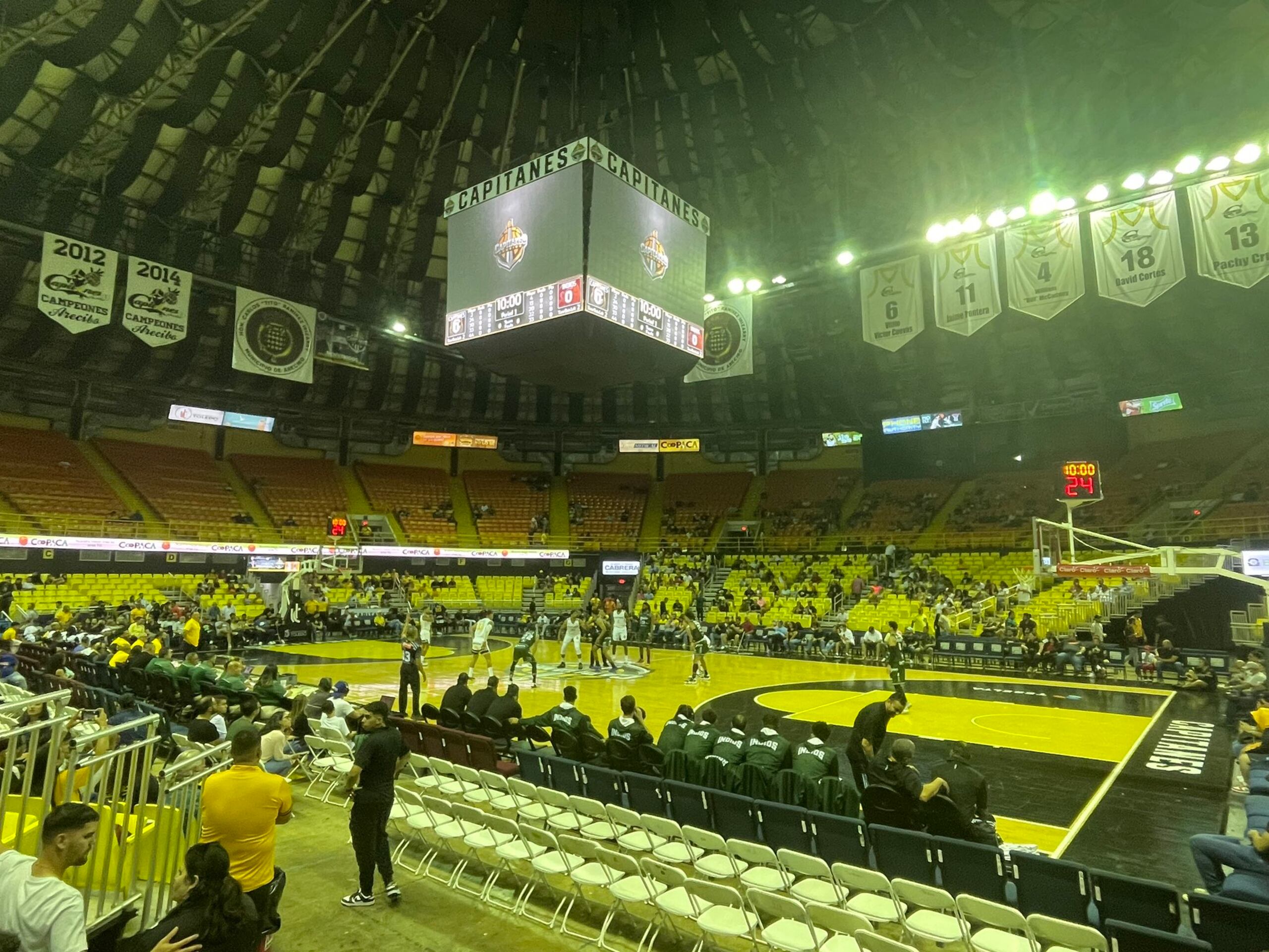 Vistazo del Coliseo Manuel "Petaca" Iguina donde en la venidera temporada del BSN se presentarán unos nuevos Capitanes. Ya no estarán con ellos Walter Hodge ni David Huertas. Llegan nuevos rostros como los de David Stockton, Jonah Bolden, Alphonso Plummer y Justin Reyes.