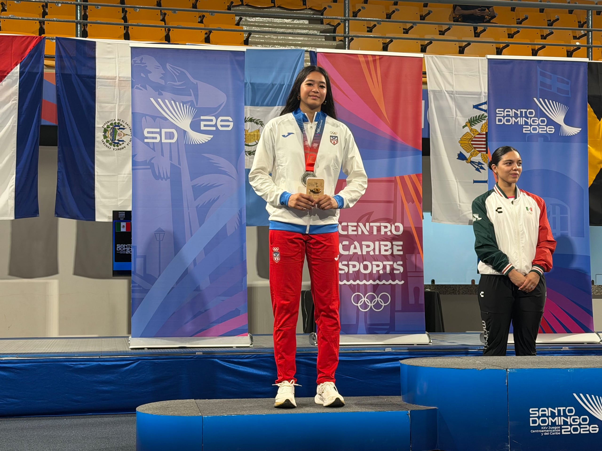 Gabriela Hwang subió al podio para recoger su merecida medalla de plata.