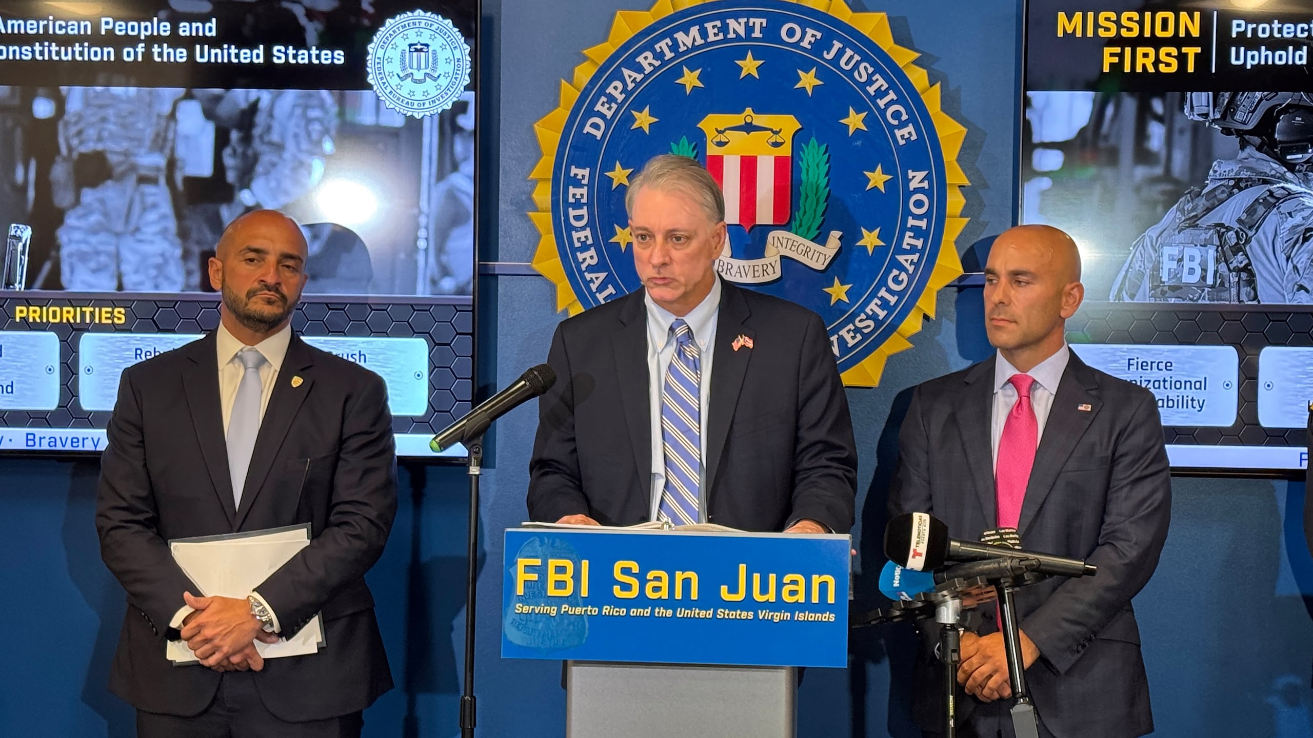 Entre otras pruebas, el ministerio público presentó testimonios y pruebas de que Domenech Acabá produjo imágenes y videos de menores en actos sexualmente explícitos.