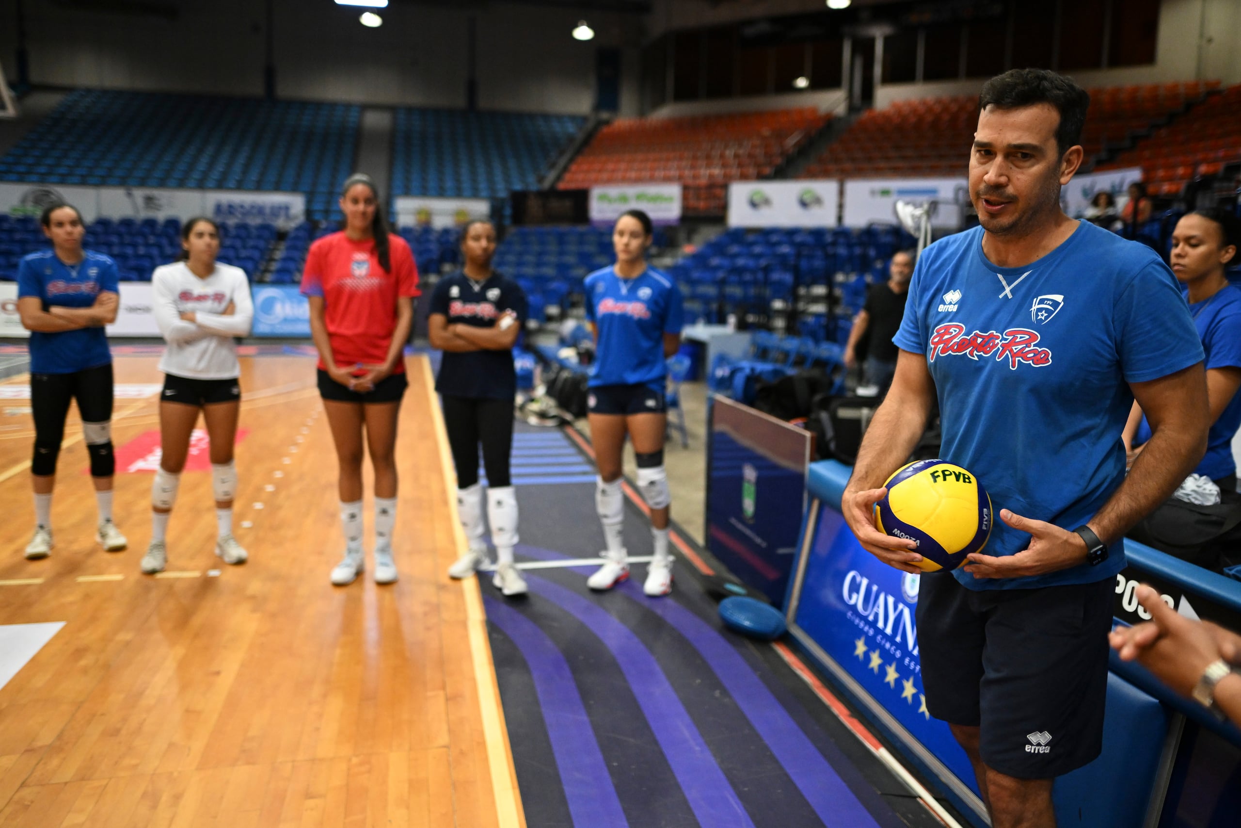 El dirigente Fernando Morales y la Selección regresaron el lunes a los entrenamientos en cancha y viajará el miércoles al preolímpico.