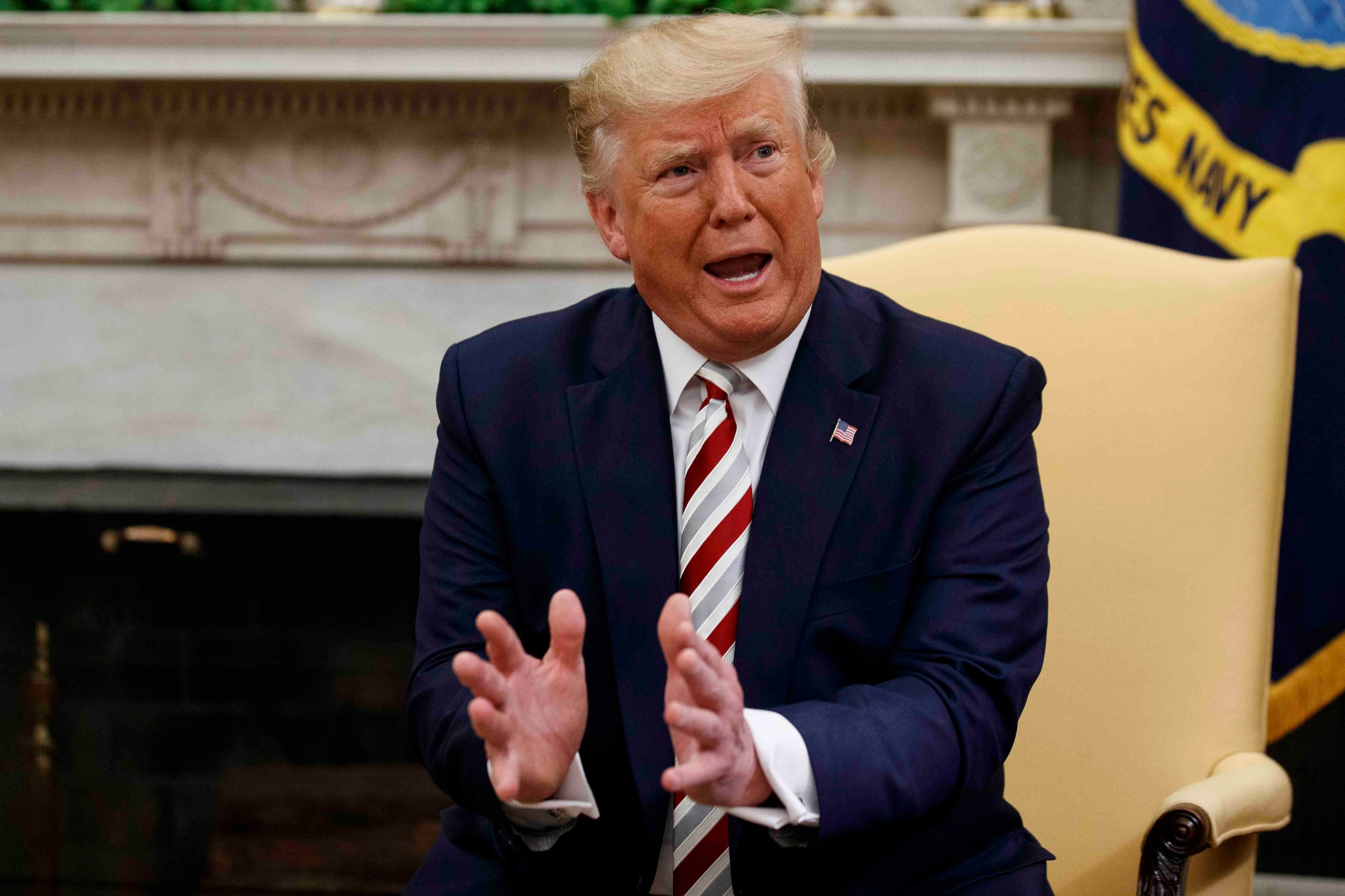 Un ex funcionario del gobierno de Donald Trump (arriba) indicó al diario estadounidense que escuchó al presidente, como un chiste, decir que deberían cambiar a Puerto Rico por Groenlandia. (AP / Alex Brandon)