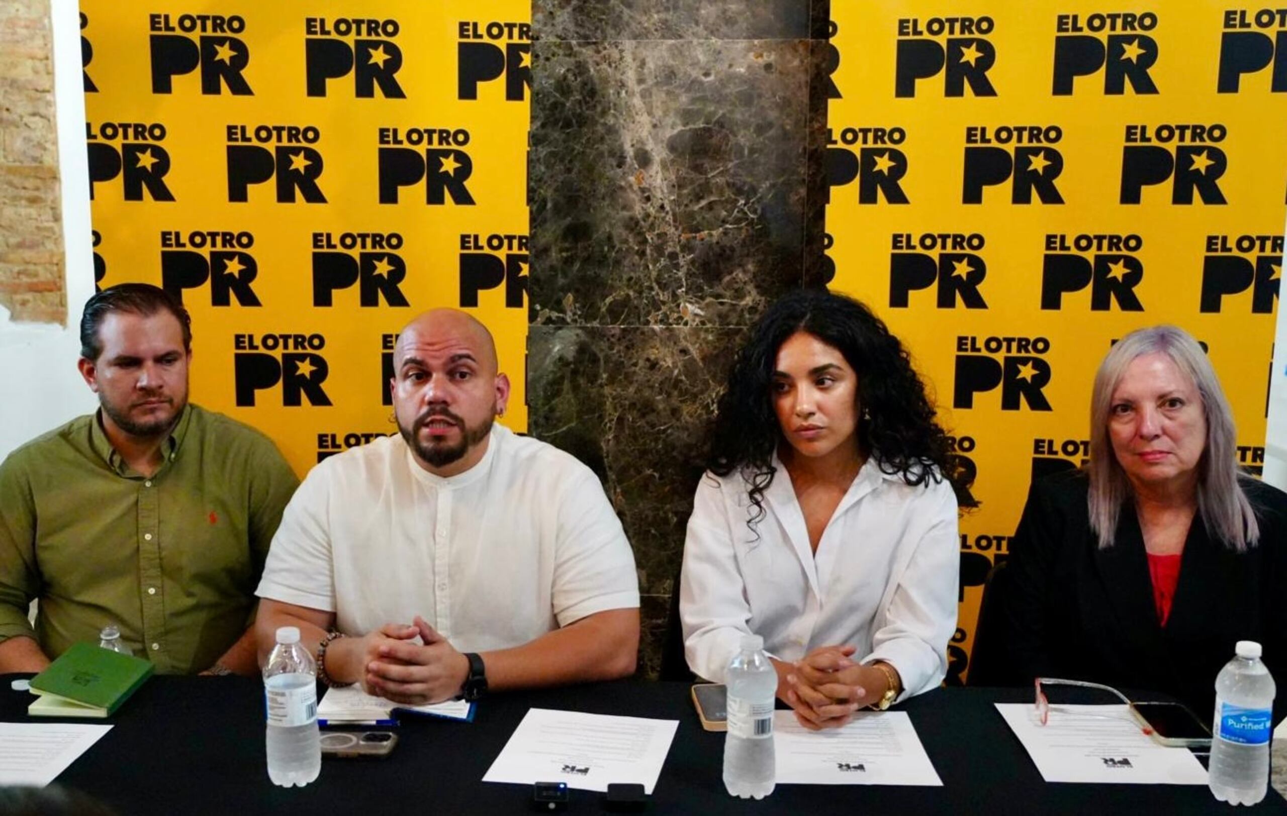 Representantes de la organización El Otro PR.