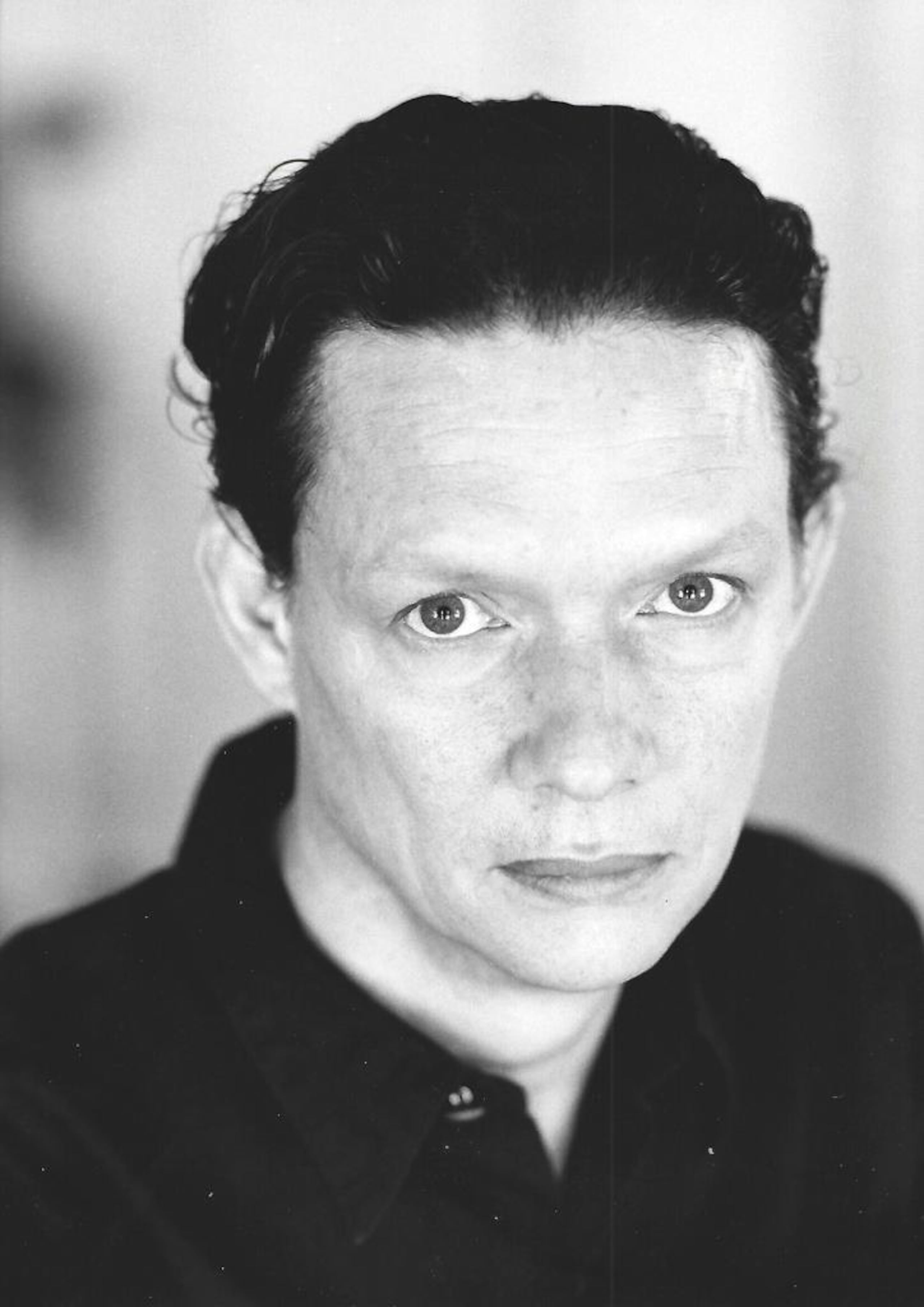 El boricua Ramón Maldonado se dio a conocer en la década de los 80 al pintar los rostros más famosos de la industria de la moda. (Foto cortesía de San Juan Moda)