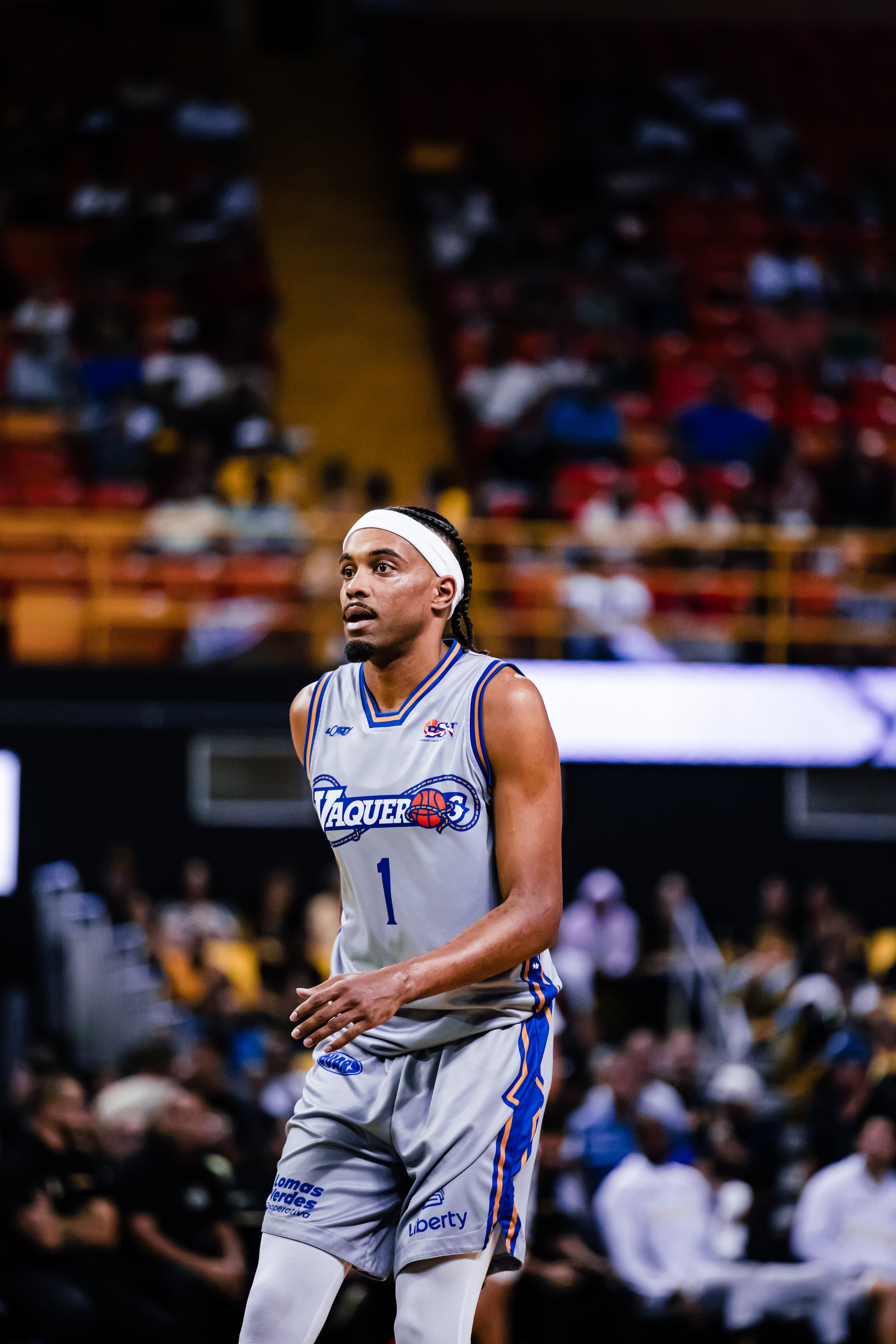 Stephen Thompson Jr. fue el mejor anotador de los Vaqueros con 20 puntos.