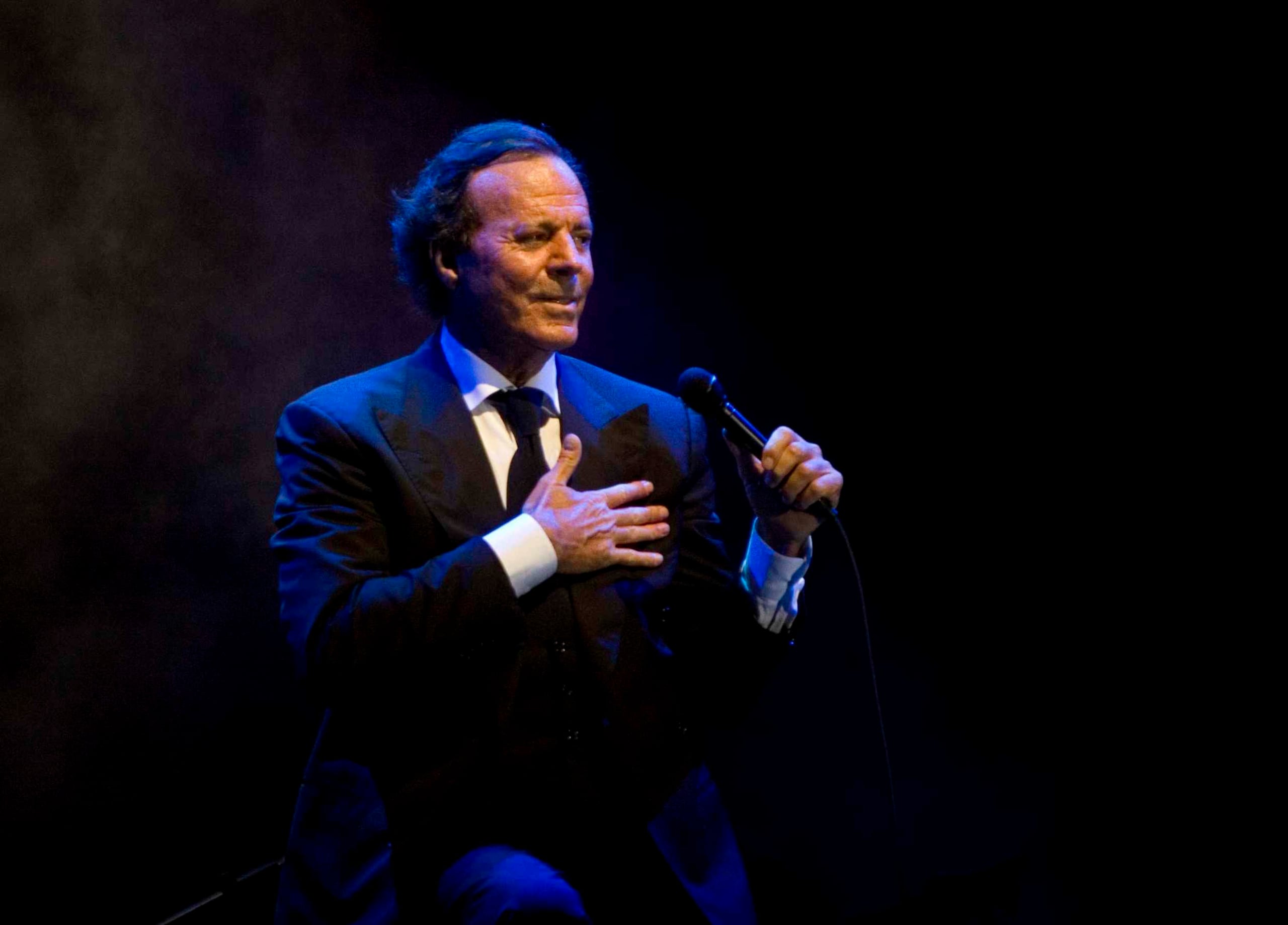 El cantante español recibirá el doctorado en la próxima ceremonia de graduación, el sábado 9 de mayo, en el Agganis Arena de la Universidad de Boston. (AP)