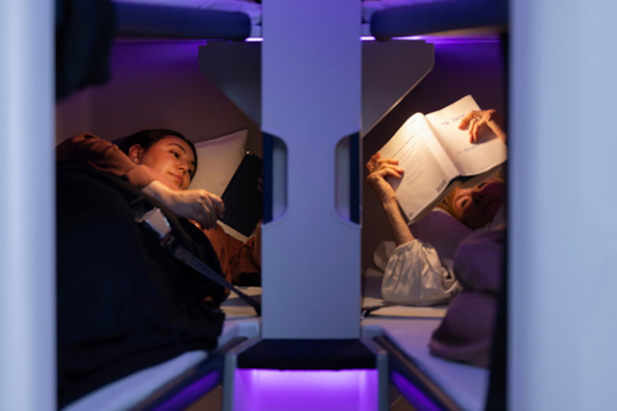 En esta foto facilitada por Air New Zealand se ven módulos para dormir en una maqueta de la cabina de un avión en Auckland, Nueva Zelanda. (Air New Zealand vía AP)