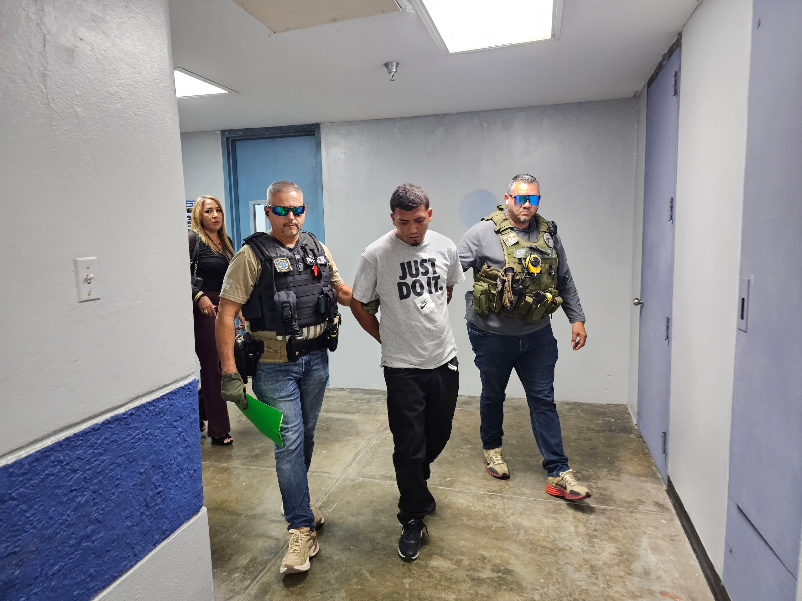 A Hernández Delgado se le impuso una fianza ascendente a $3 millones, la que no prestó, por lo que fue ingresado en prisión.