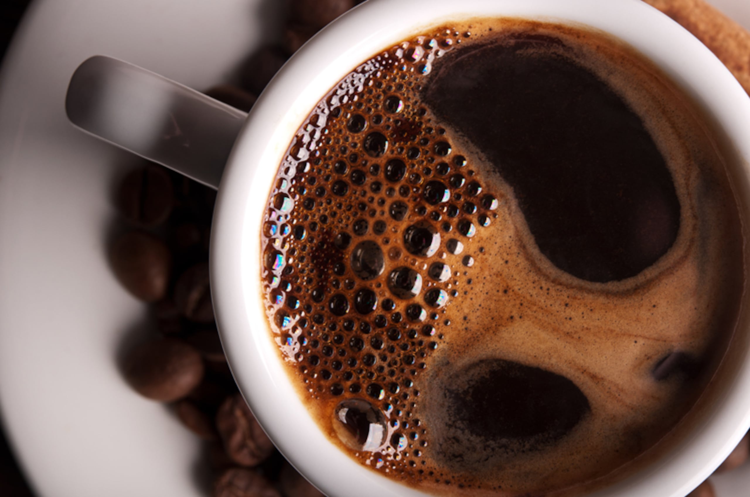 Añadir azúcar, siropes aromatizados, leche y/o nata al café probablemente reduzca sus posibles beneficios para la salud, apunta la Asociación Estadounidense del Corazón.