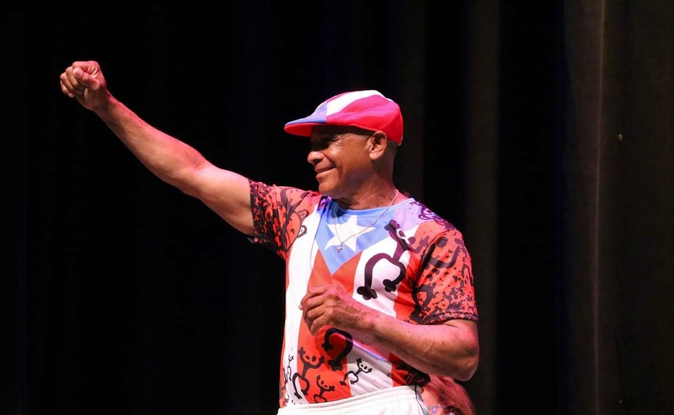 Alberto Mercado participó de una actividad en el Teatro Municipal de Cayey que incluyó la presentación del libro "1980, Un boxeador llamado Alberto Mercado".