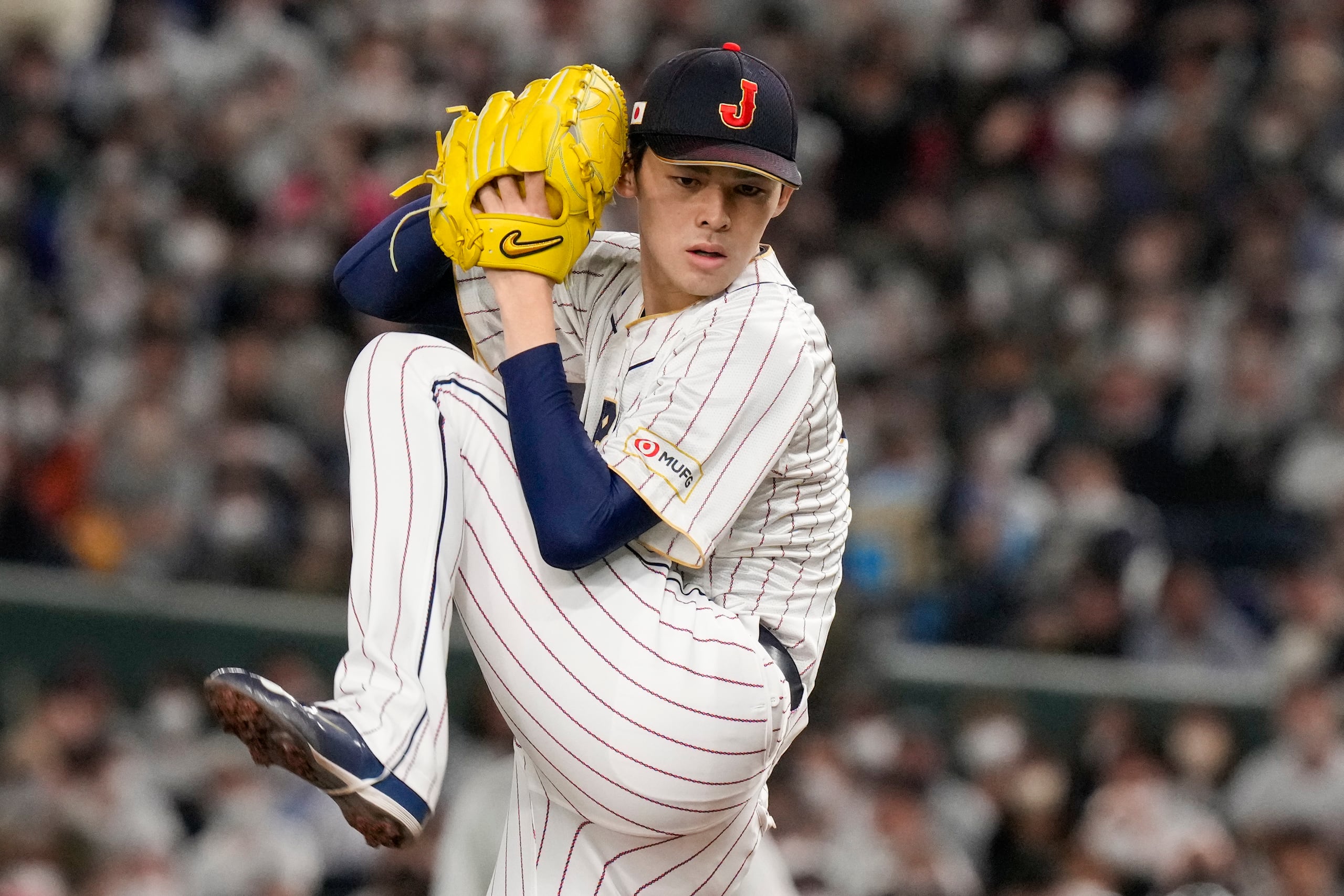 Roki Sasaki tuvo un récord de 10-5 con una efectividad de 2.35 en 18 juegos el año pasado en Japón.