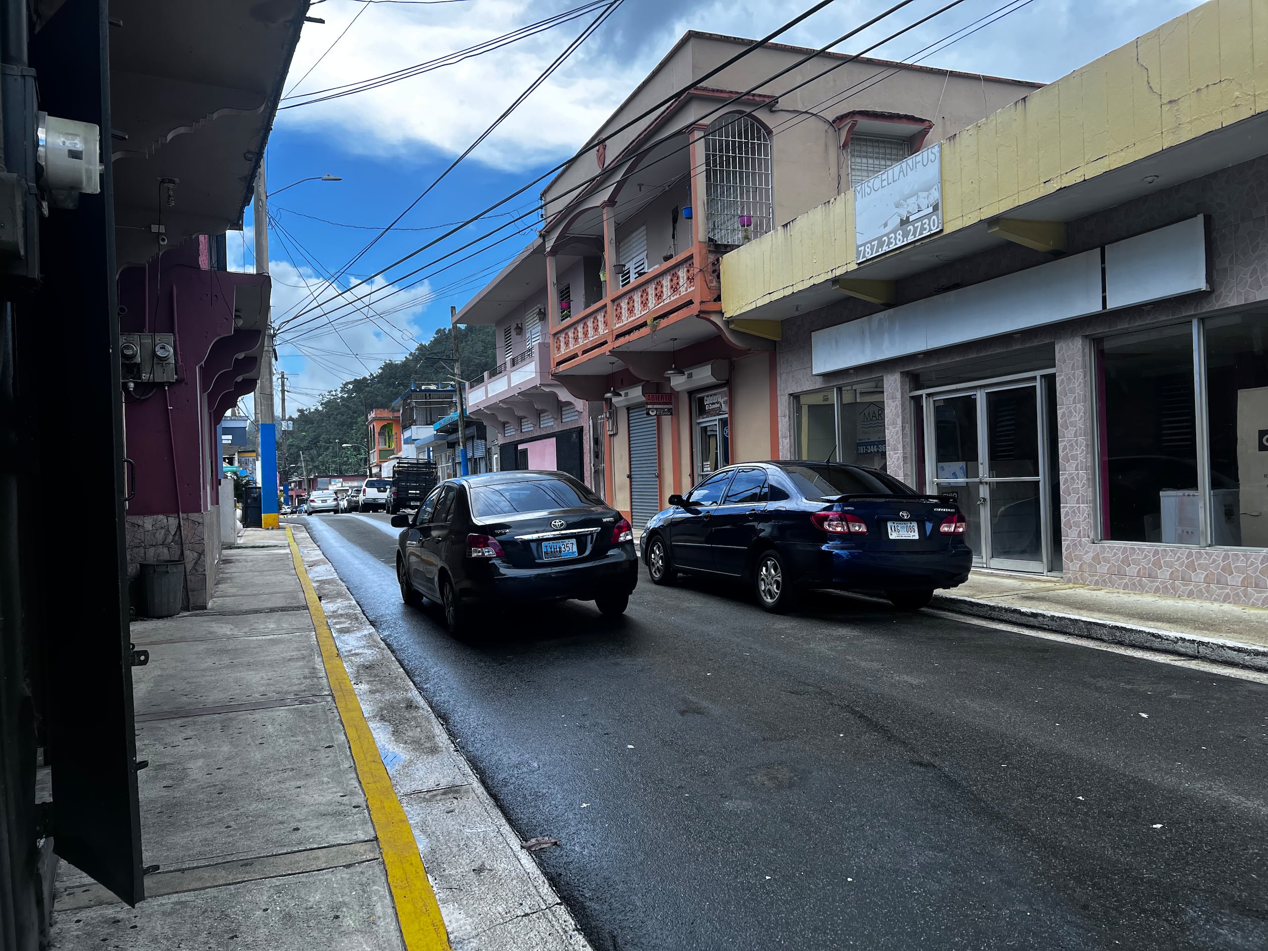 Residentes y empresarios del pueblo de Florida coincidieron en que la situación del comercio local es precaria.