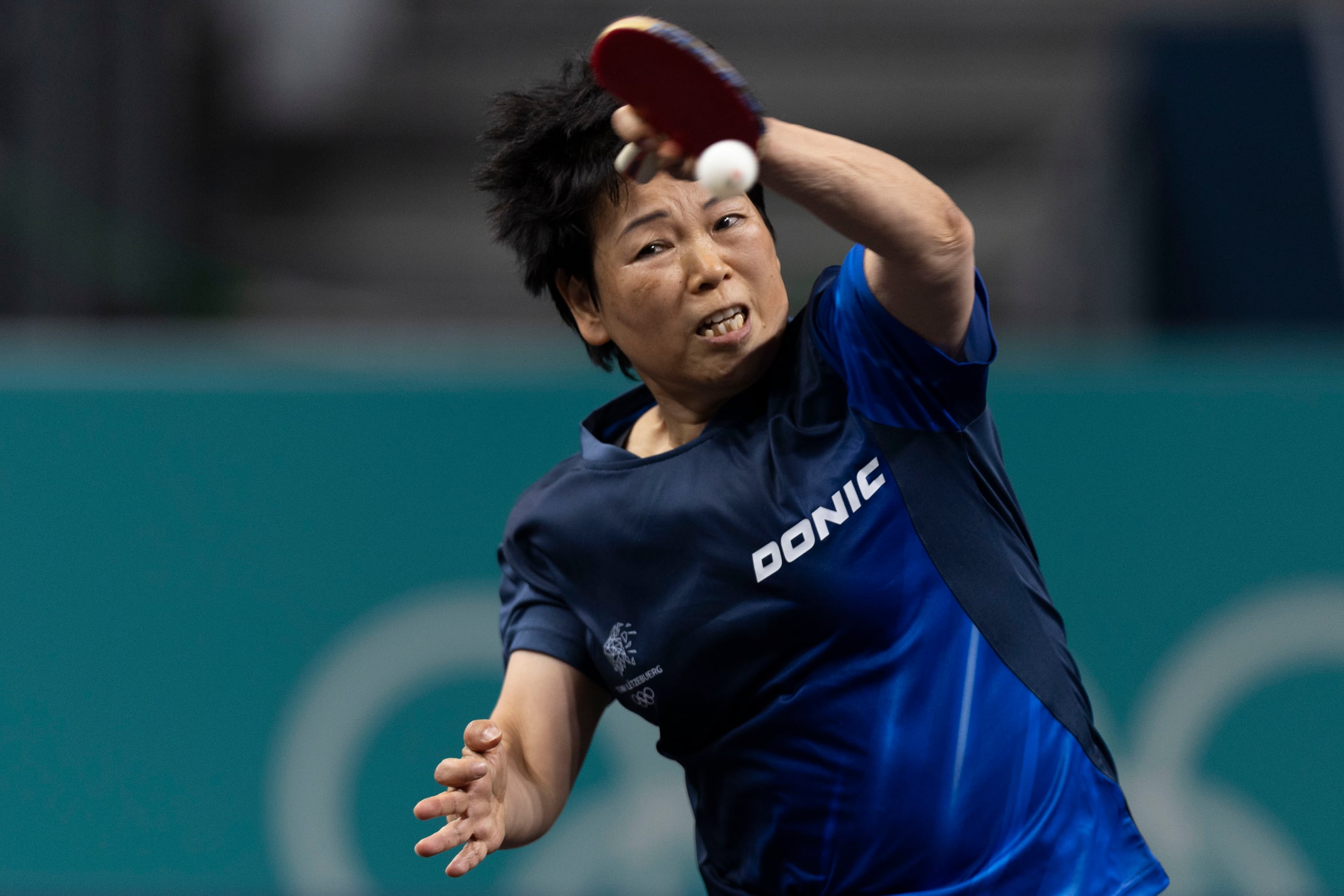 Ni Xia Lian, de 61 años, derrotó el sábado a Sibel Altinkaya, de Turquía, por 4-2.