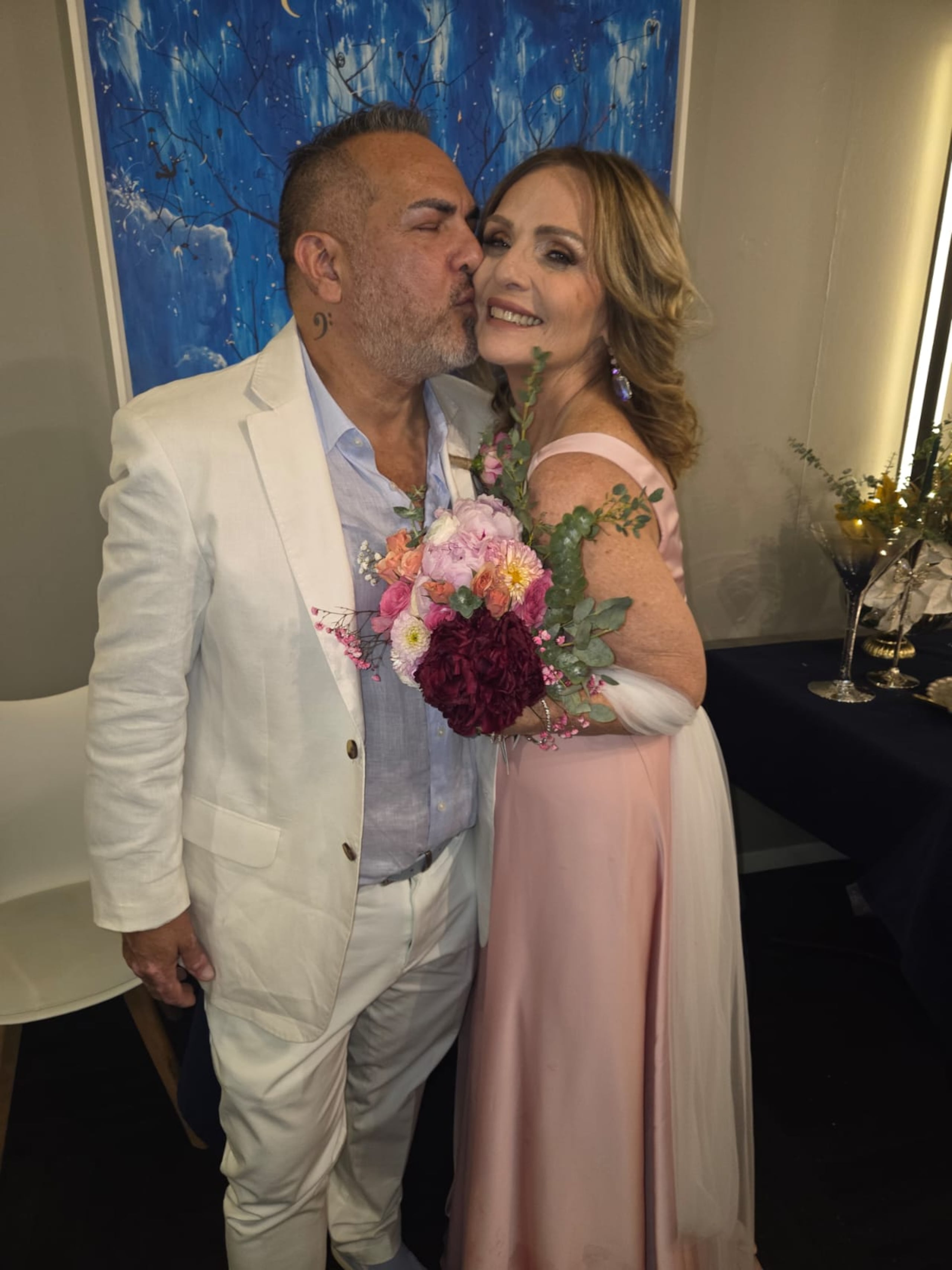 Grace Marie Herger y Julio Badillo tras jurarse amor eterno.