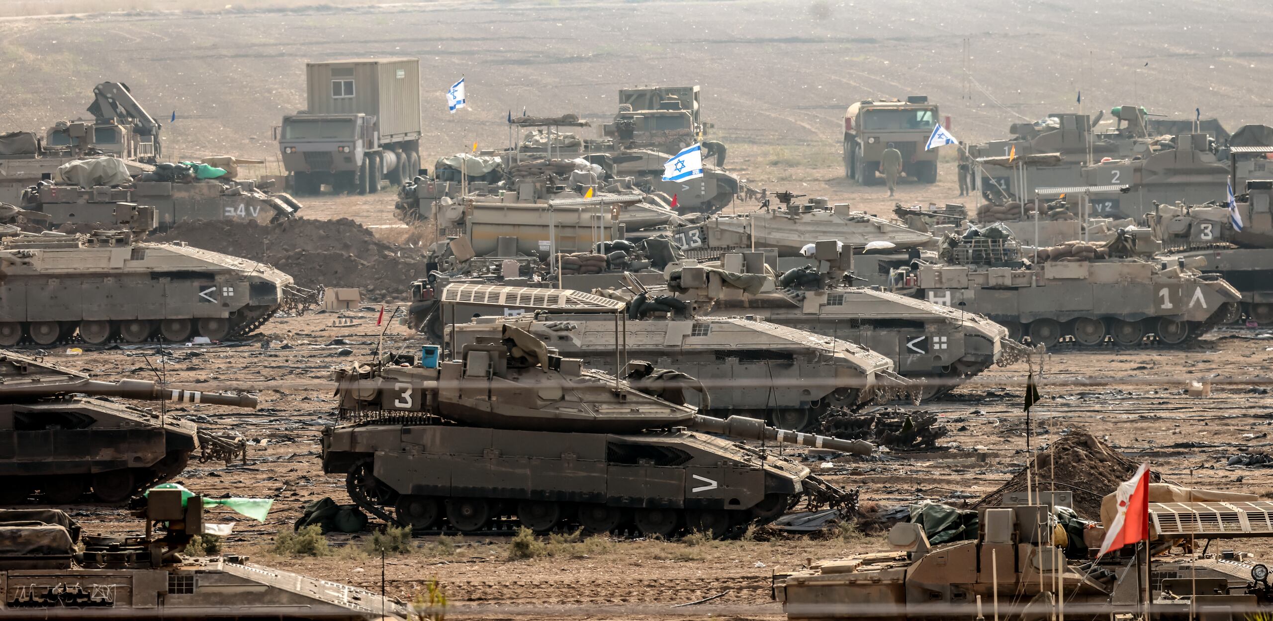 Soldados israelíes en un lugar no revelado cerca de la frontera con Gaza, en Israel, el 23 de octubre de 2023. EFE/EPA/HANNIBAL HANSCHKE