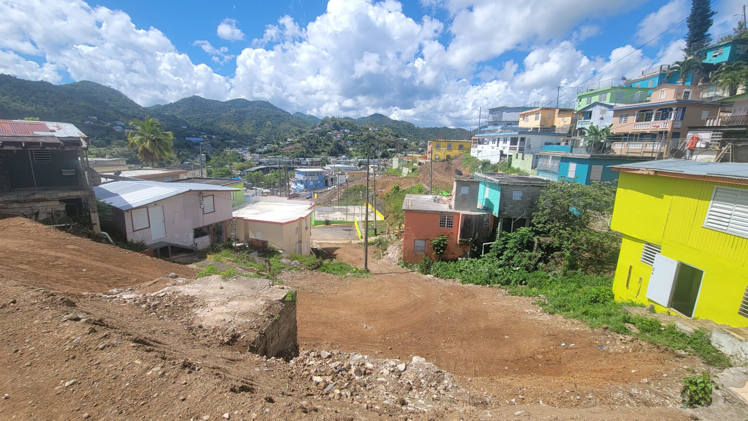 La comunidad Cielito espera por la terminación de los trabajos que permitirán que tengan un estacionamiento cercano que facilite el acceso a sus residencias.