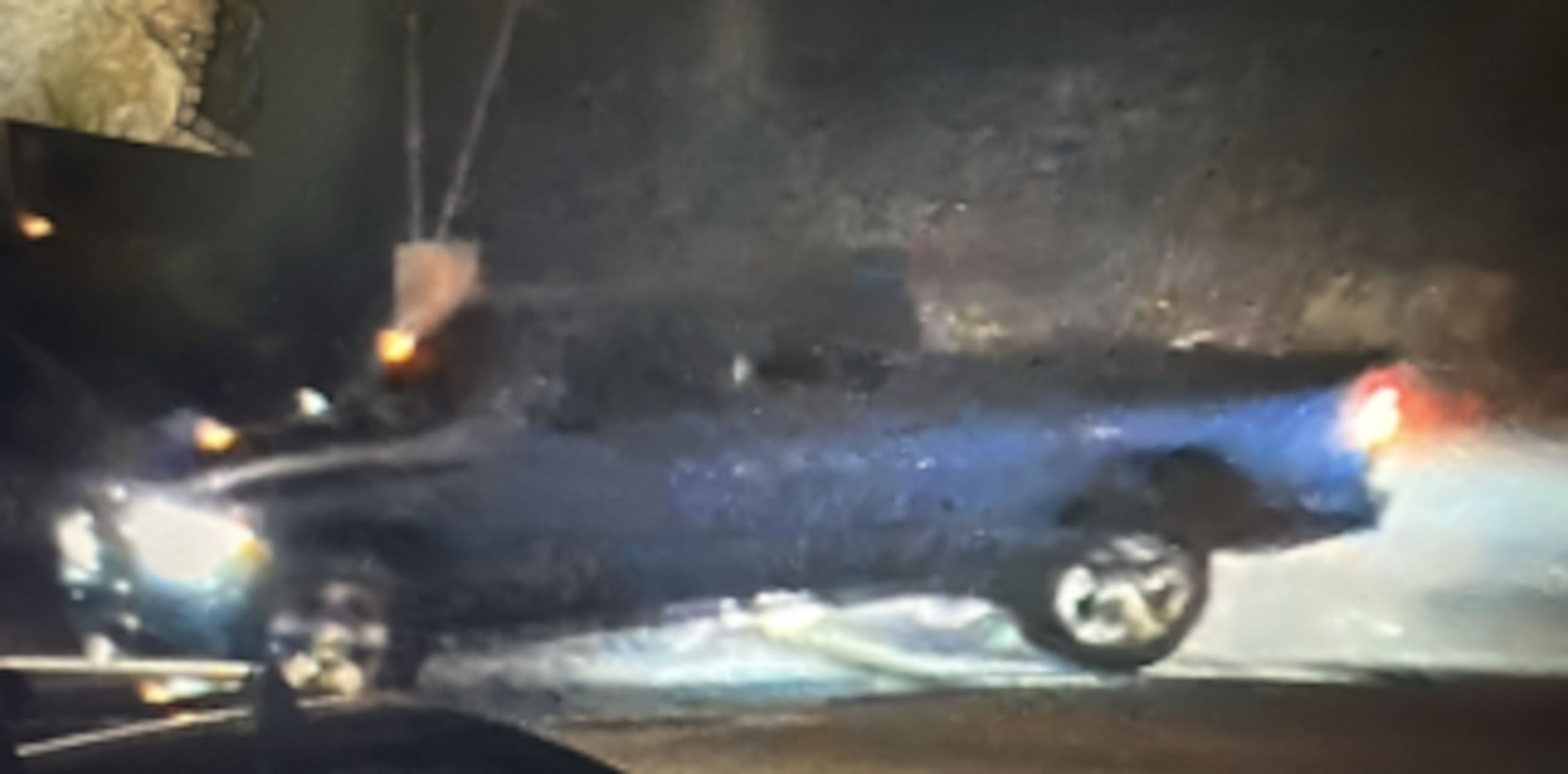 Las autoridades buscan al conductor de esta guagua Dodge RAM, color azul, involucrada en un “hit & run” en el que murió un motociclista, el 22 de abril, en el kilómetro 5.5 de la carretera PR-14 intersección con la avenida Tito Castro, en Ponce.