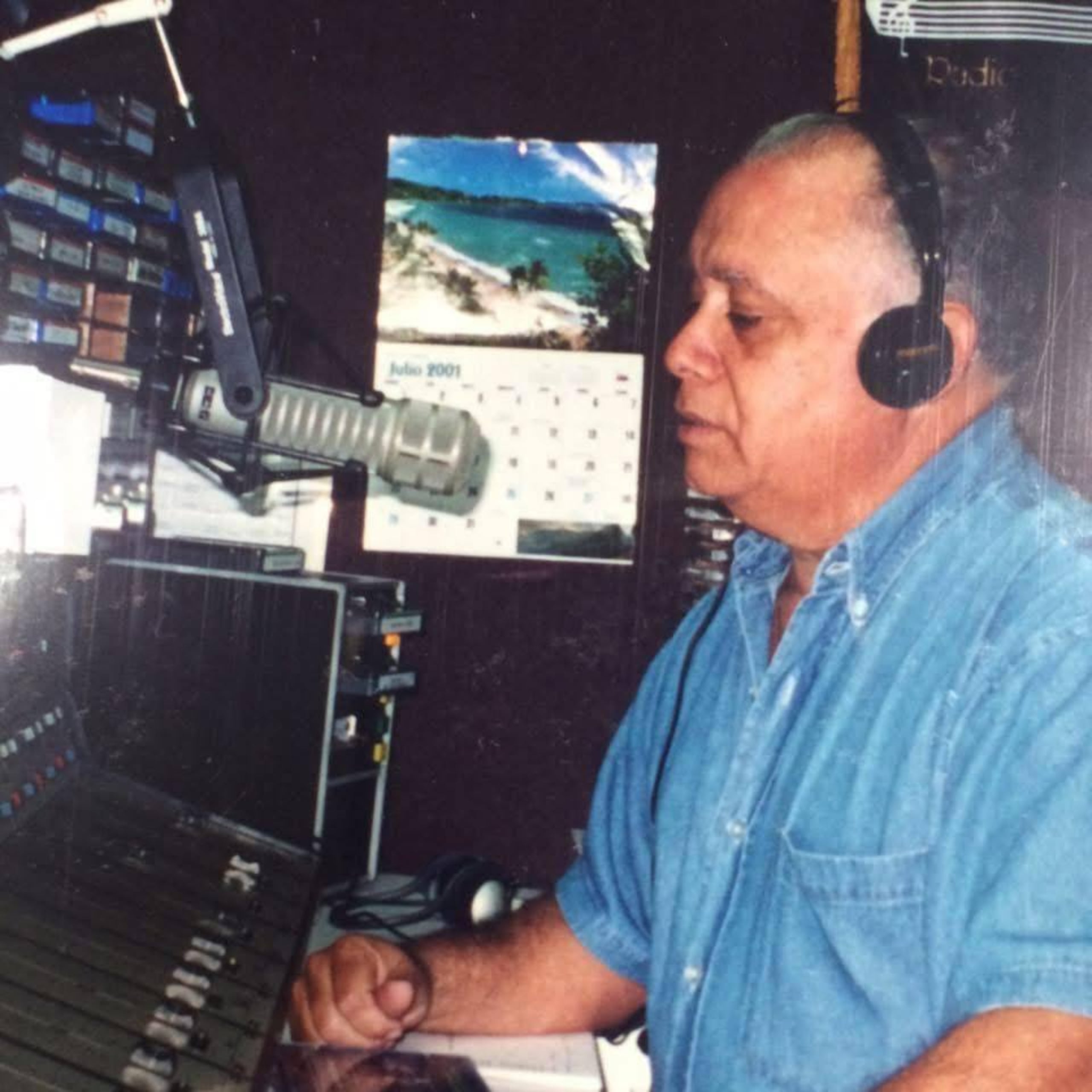 Rodríguez produjo y mantuvo el espacio radial por ocho horas cada domingo.