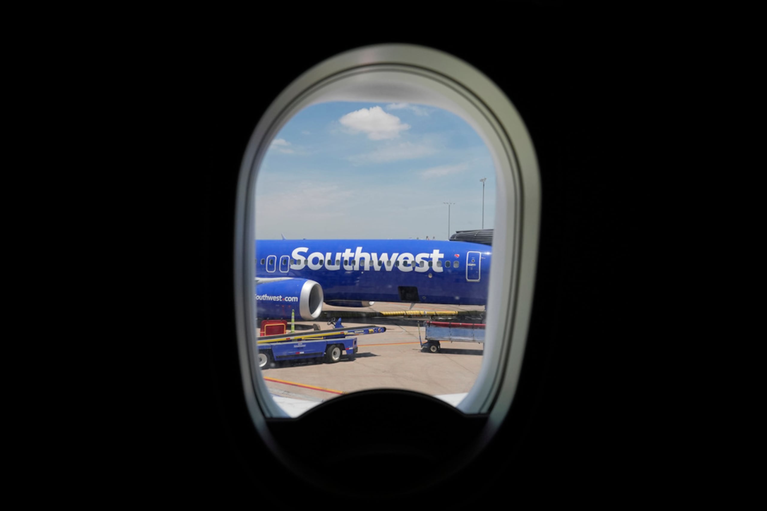 El vuelo 3278 de Southwest había recibido autorización para despegar e inició el rodaje para el despegue en una vía de rodaje después de que la tripulación confundiera la superficie con la pista cercana, dijeron los funcionarios.