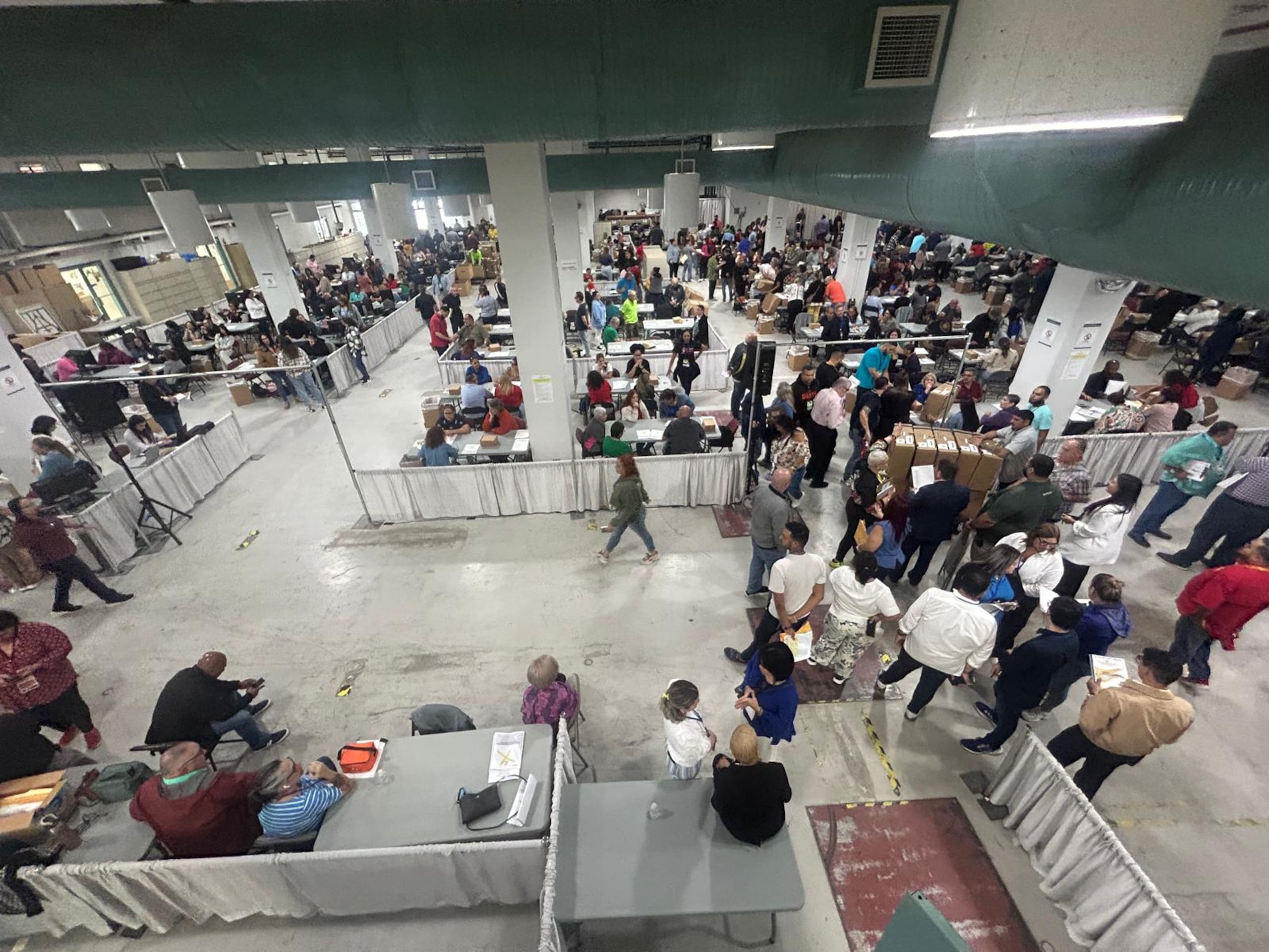 Los cinco partidos tienen entre 130 a 150 funcionarios, dijo la presidenta alterna de la CEE, Jessika Padilla Rivera.