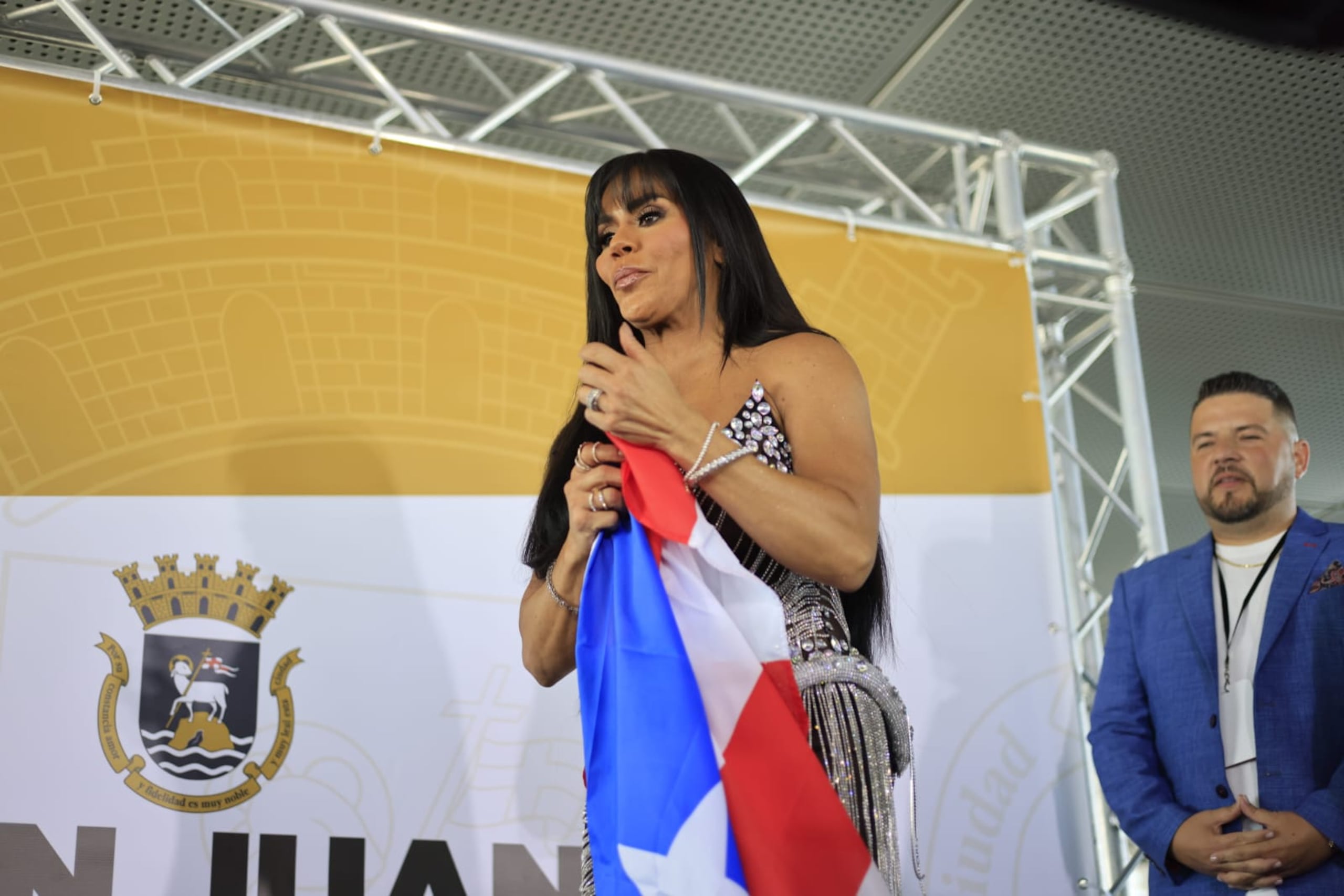 El anuncio de la obra se hizo durante la conferencia de prensa a su llegada a la Isla.