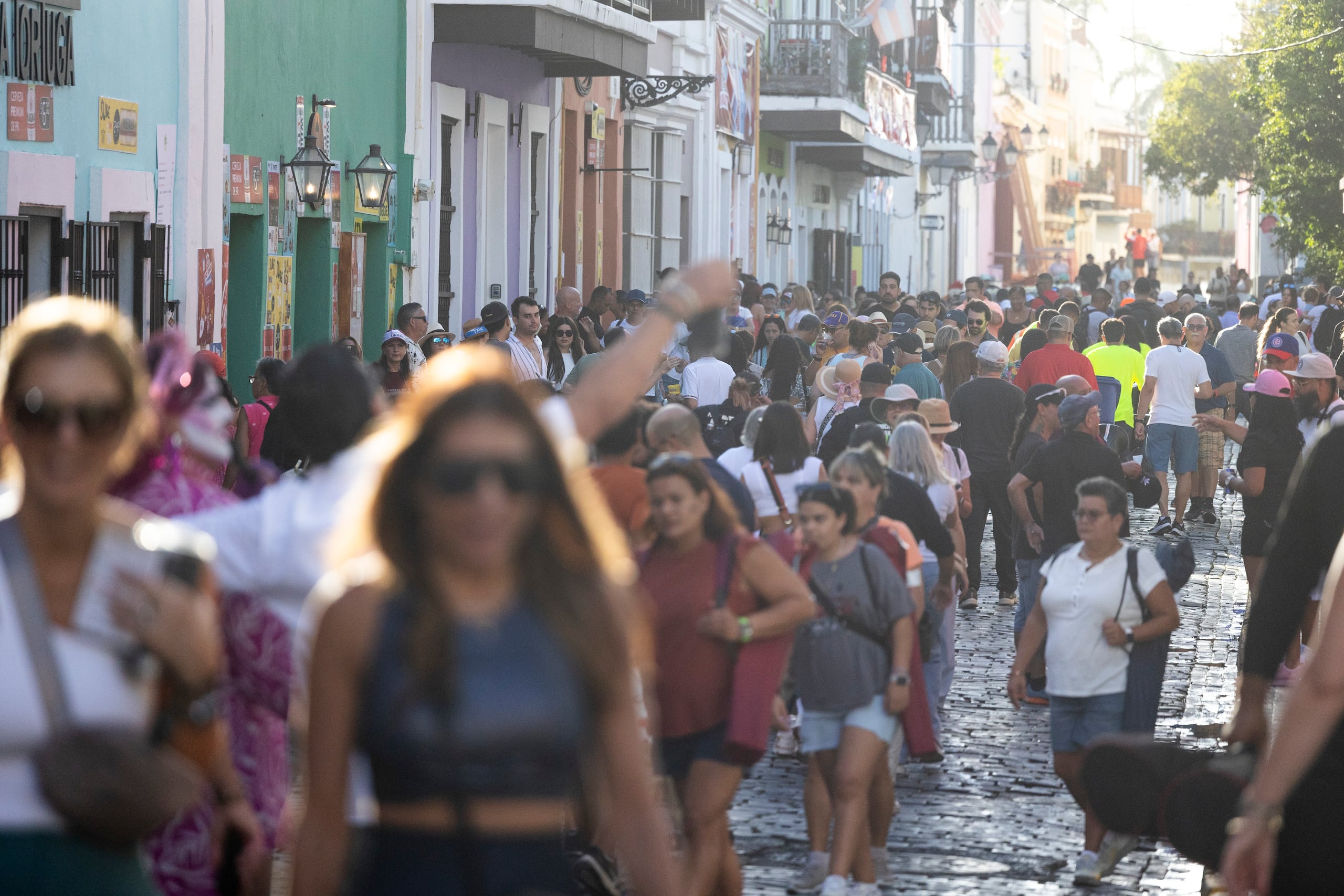 El municipio de San Juan registró que unas 65,000 personas han llegado este sábado hasta las Fiestas de la Calle San Sebastián.